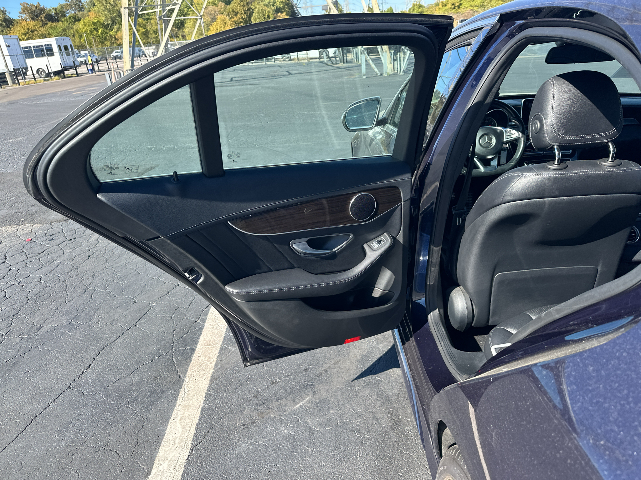 Vehicle photo 14