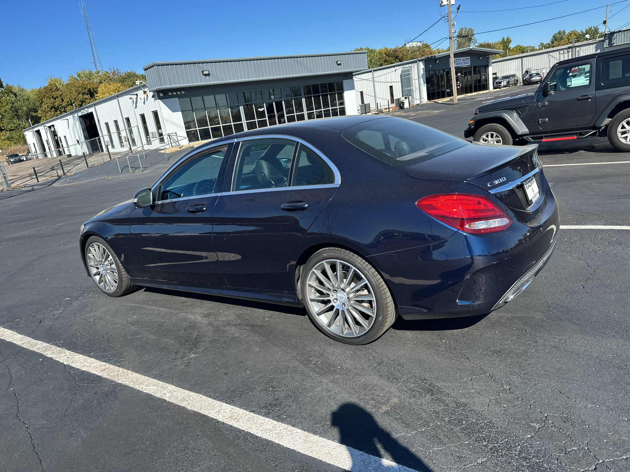 Vehicle photo 4