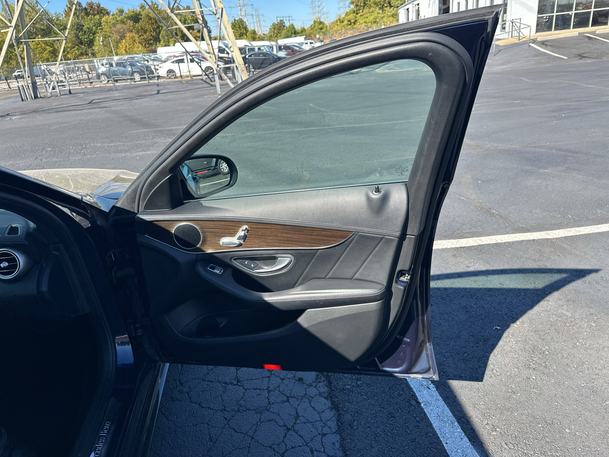 Vehicle photo 13