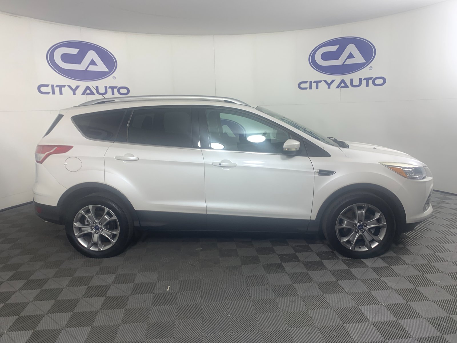 Vehicle photo 2
