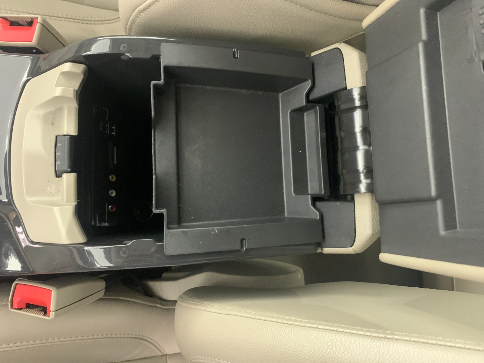 Vehicle photo 29
