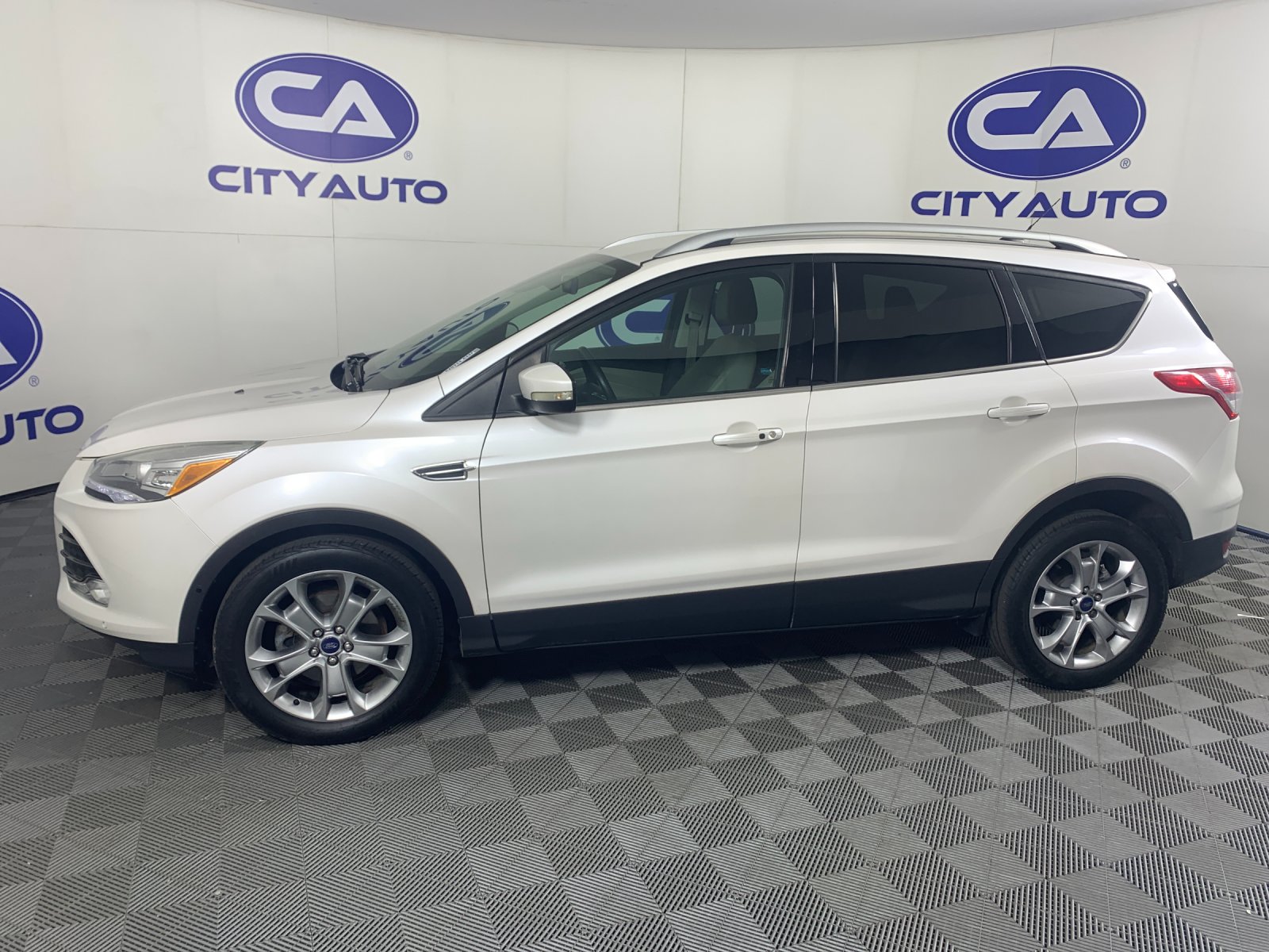 Vehicle photo 6