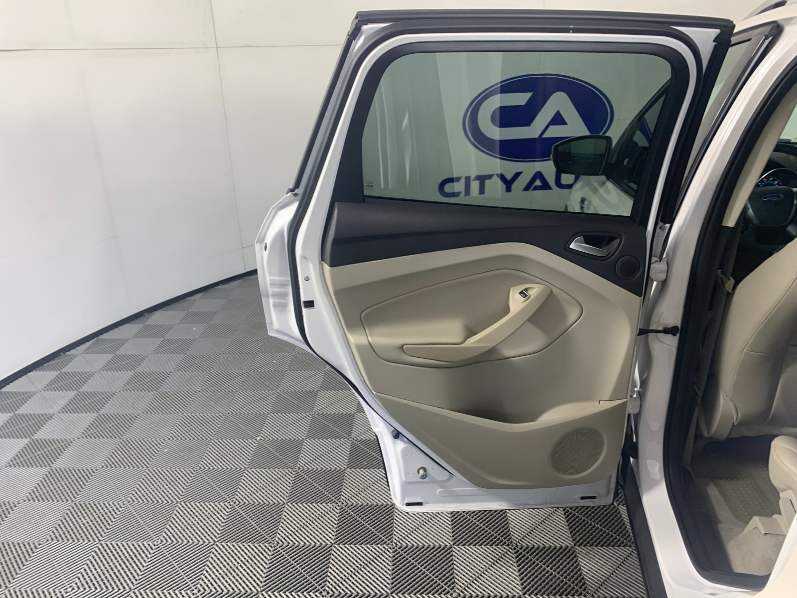 Vehicle photo 30