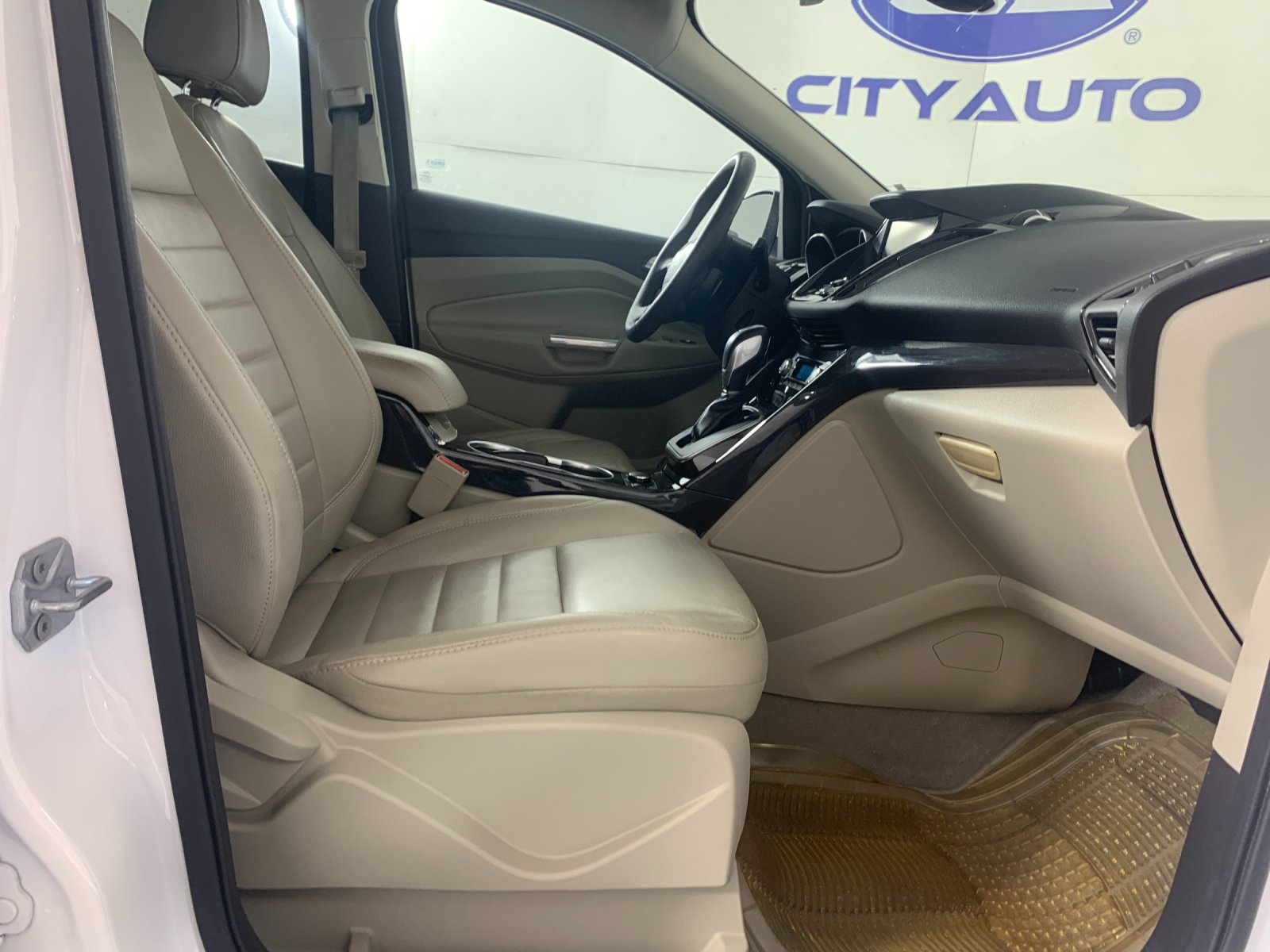 Vehicle photo 41