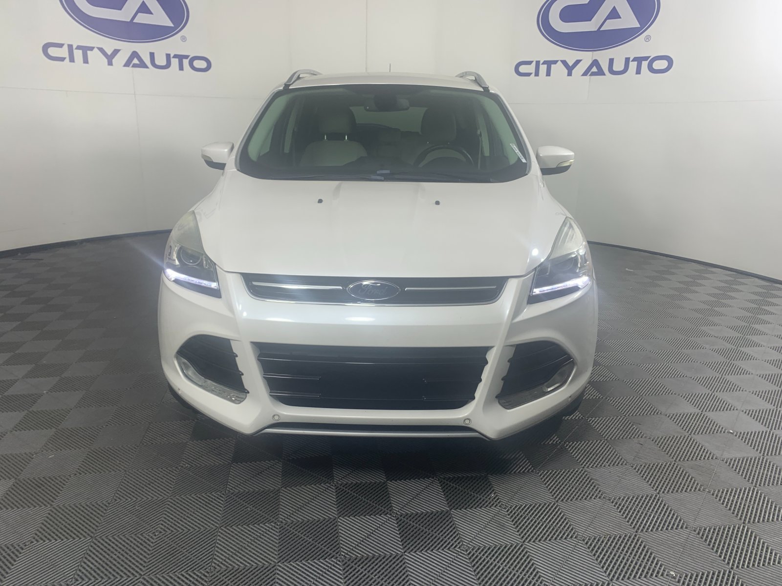 Vehicle photo 9
