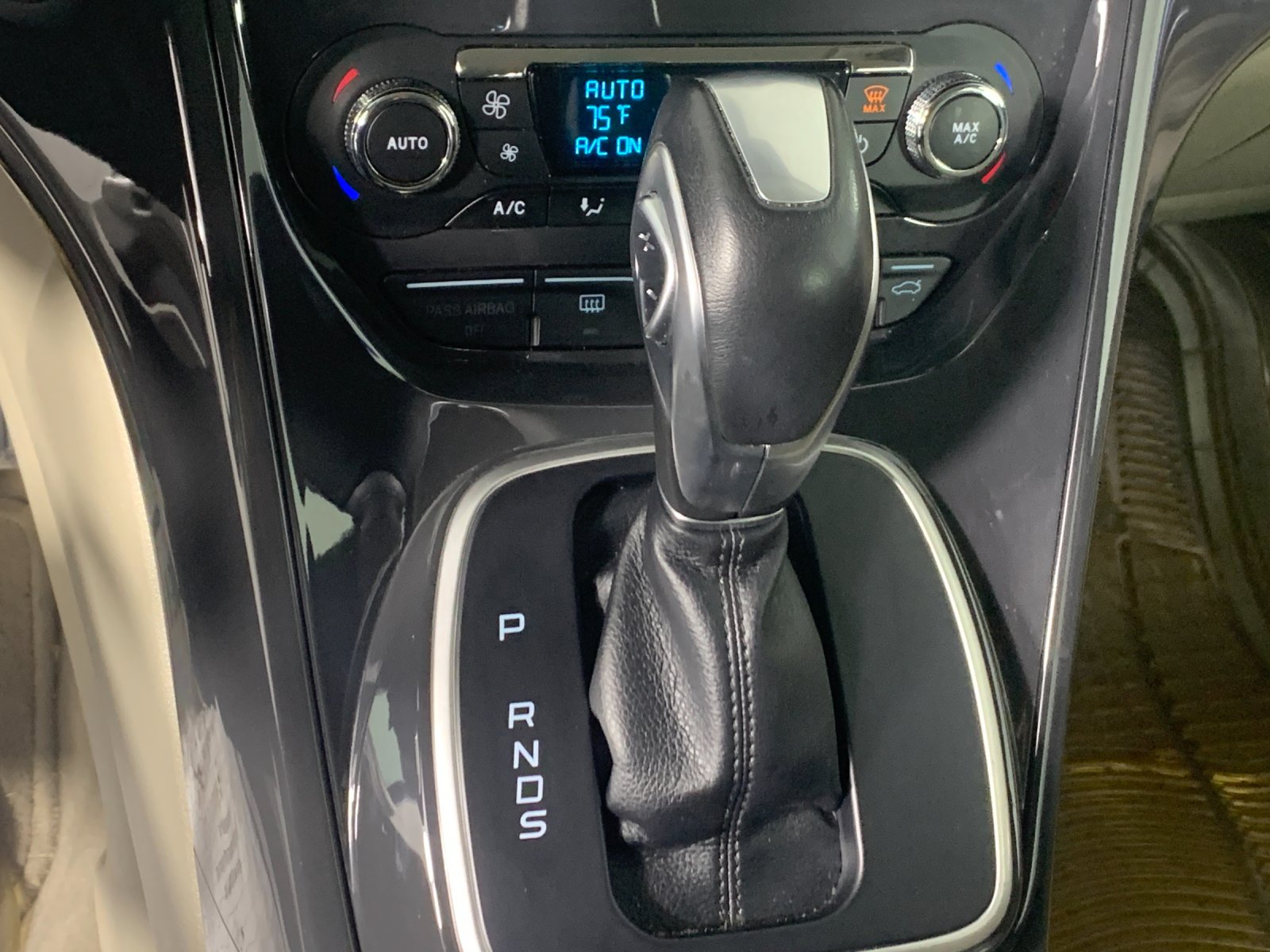 Vehicle photo 24