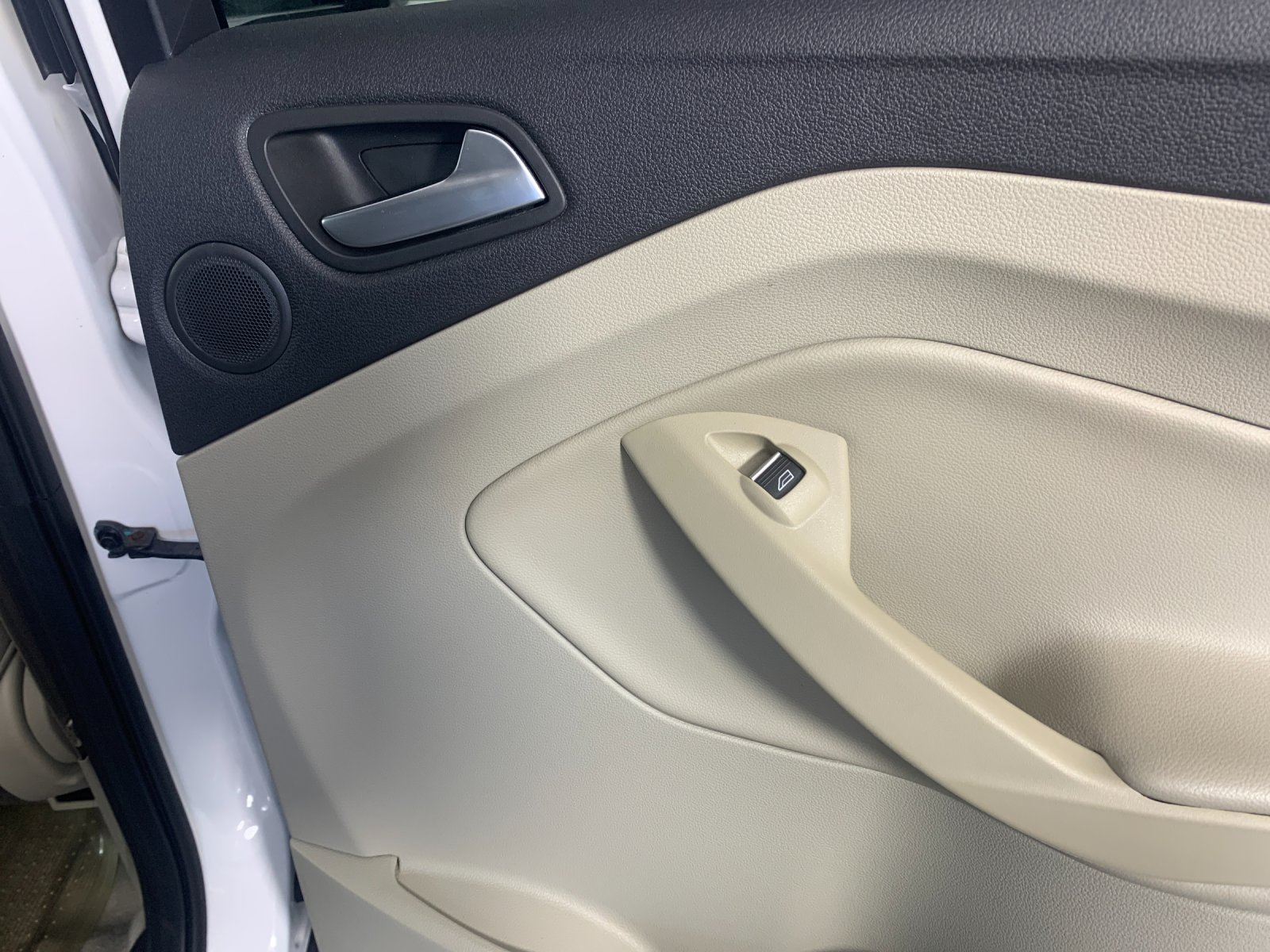 Vehicle photo 37