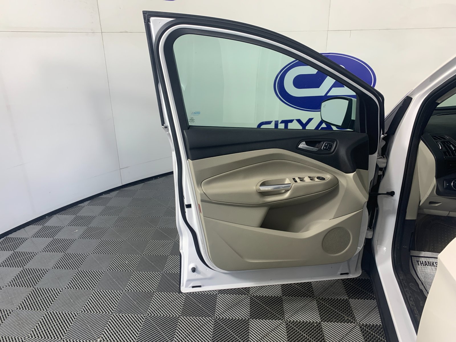 Vehicle photo 13