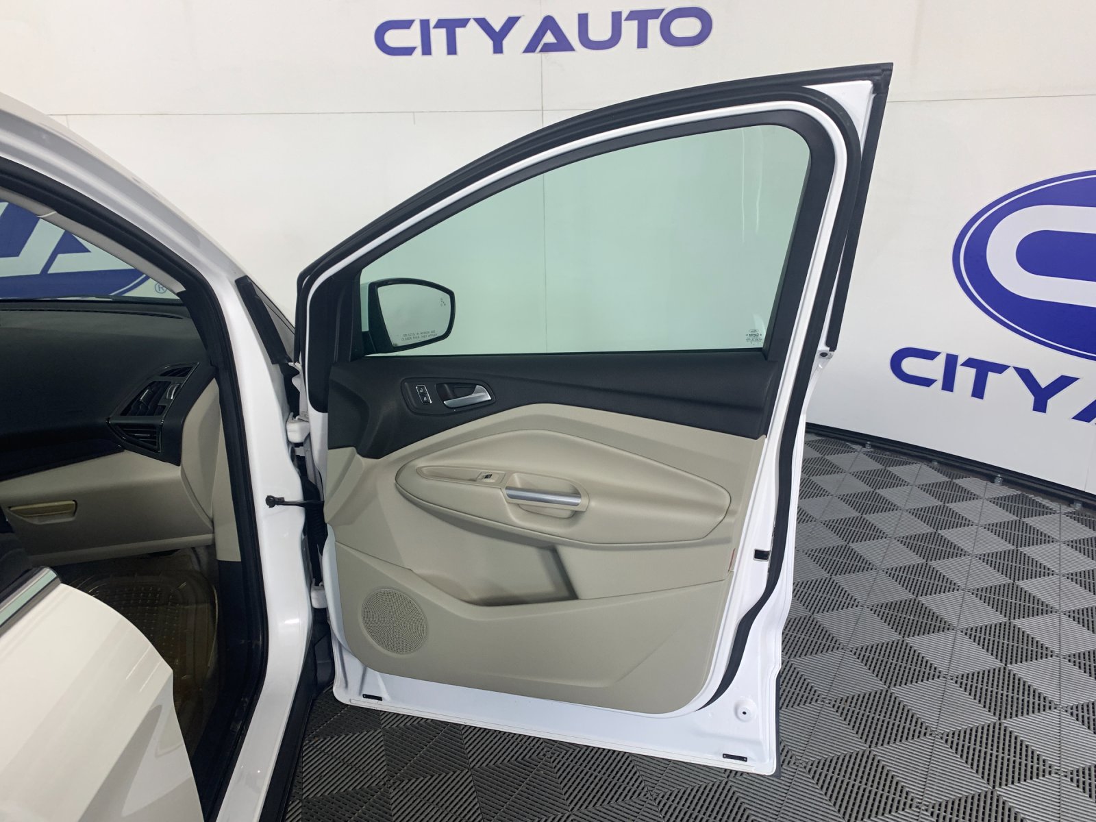 Vehicle photo 39