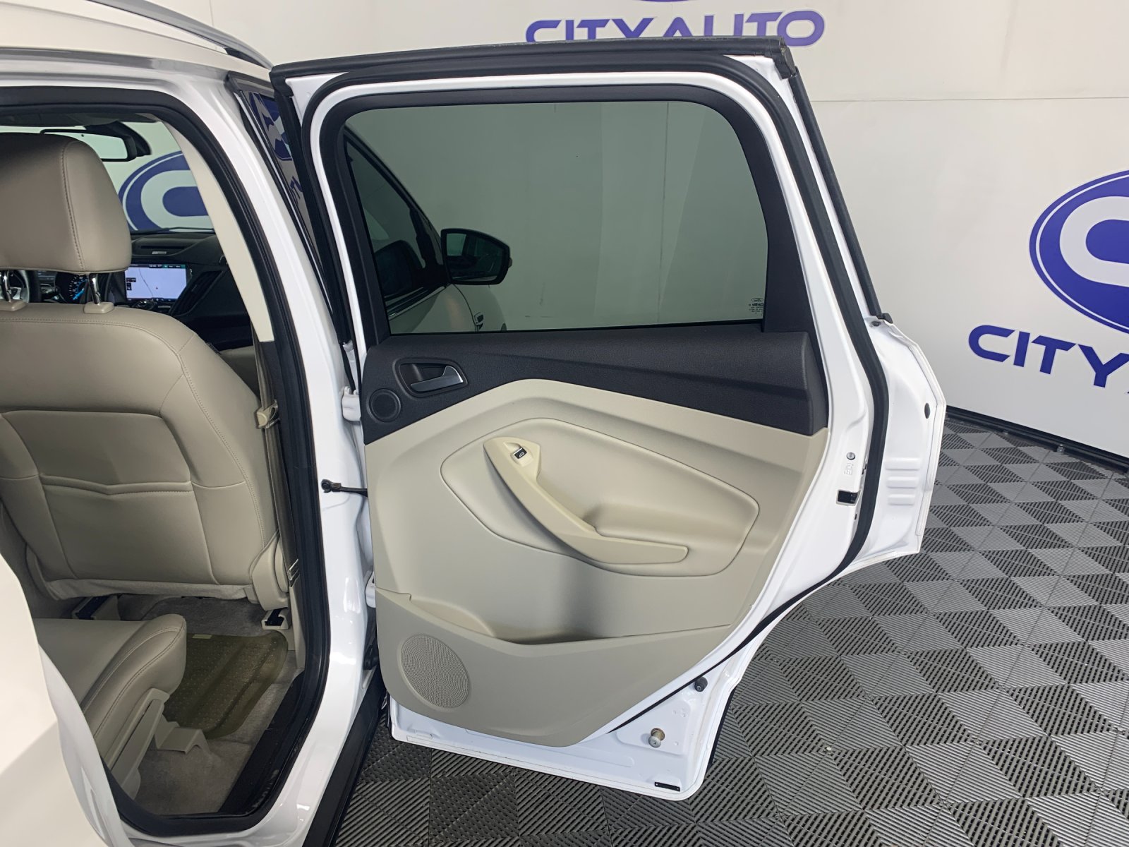 Vehicle photo 36