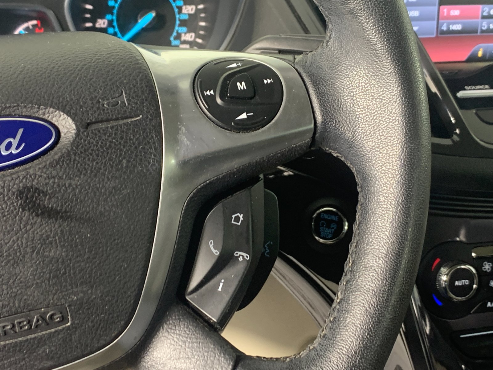 Vehicle photo 19
