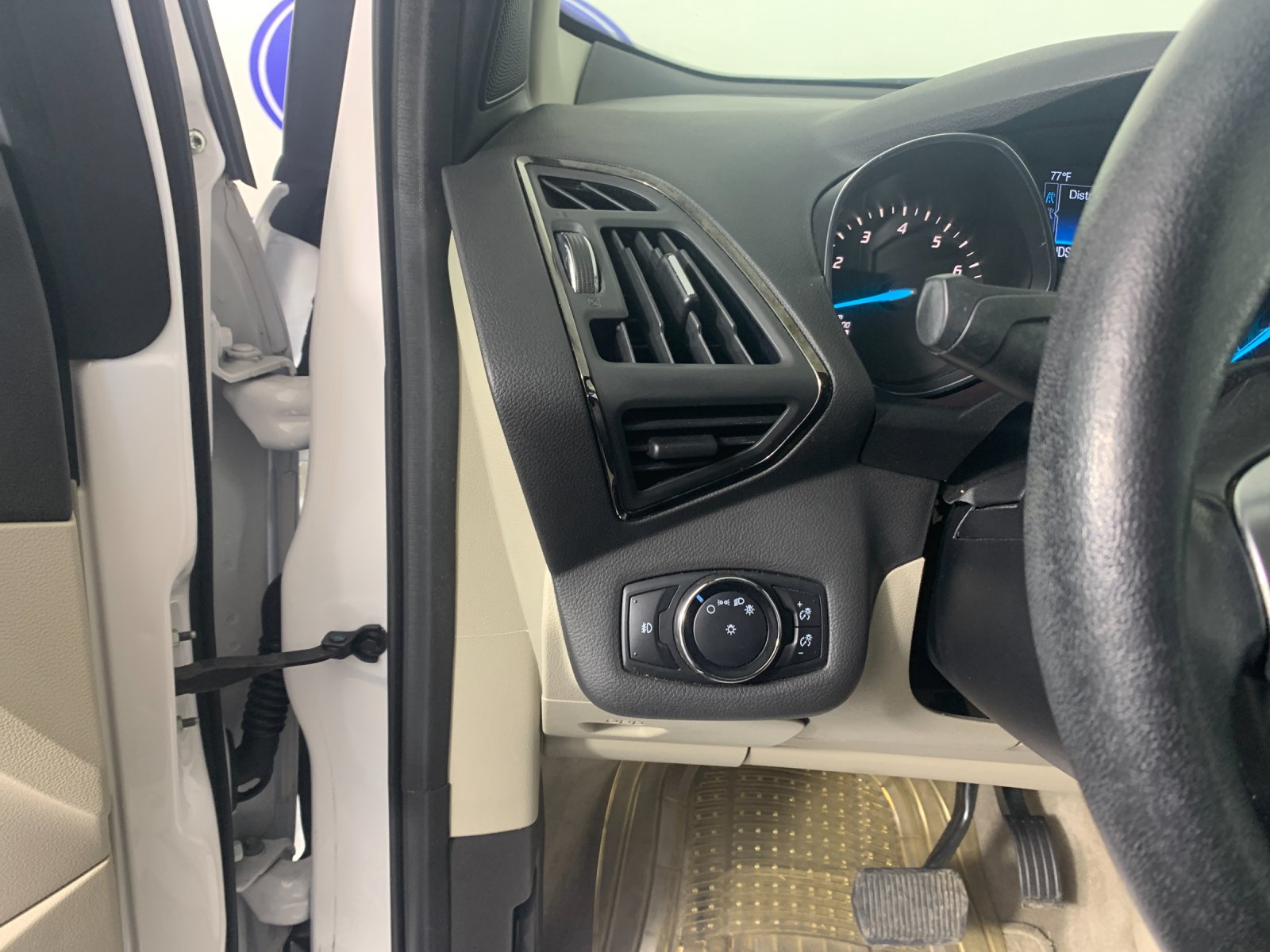 Vehicle photo 16