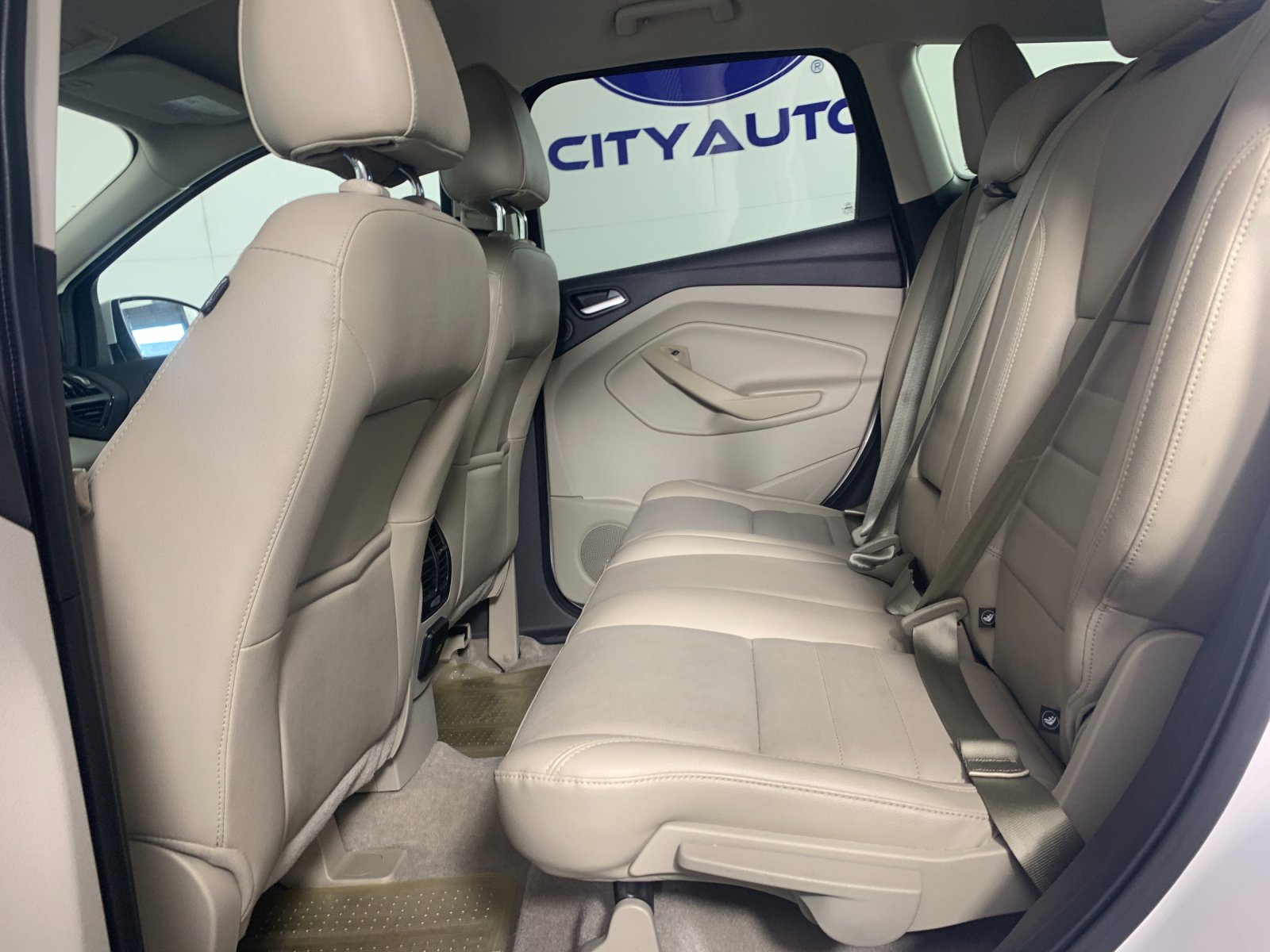 Vehicle photo 32