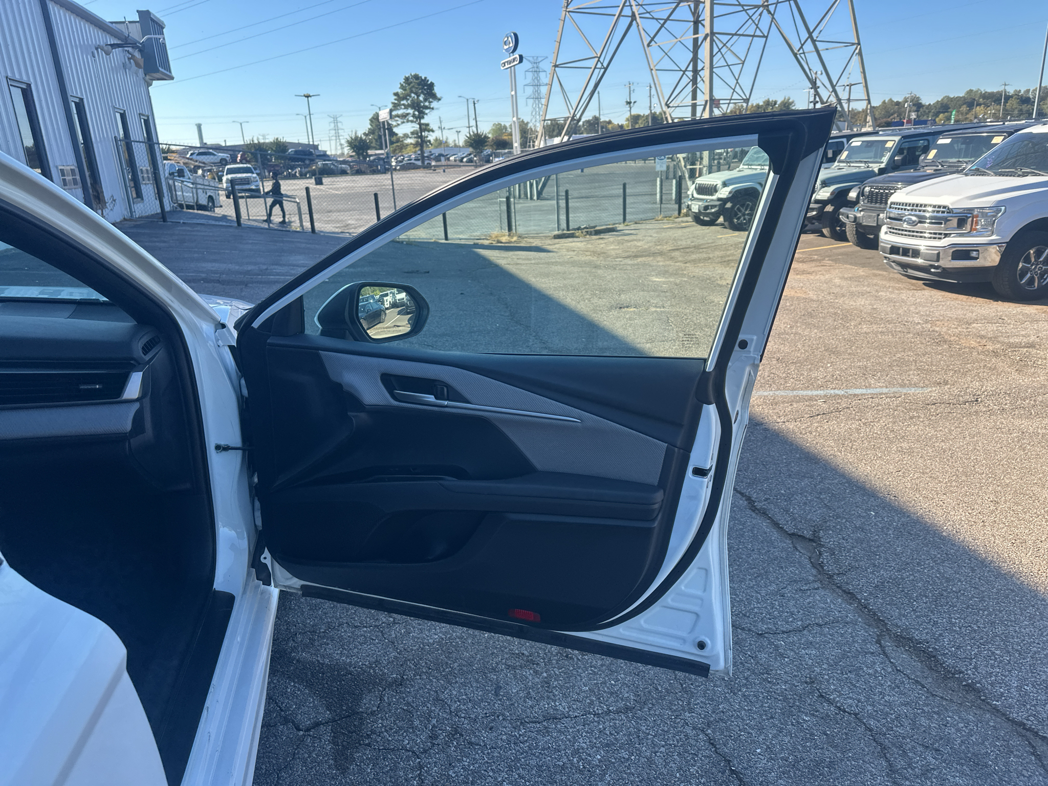 Vehicle photo 16