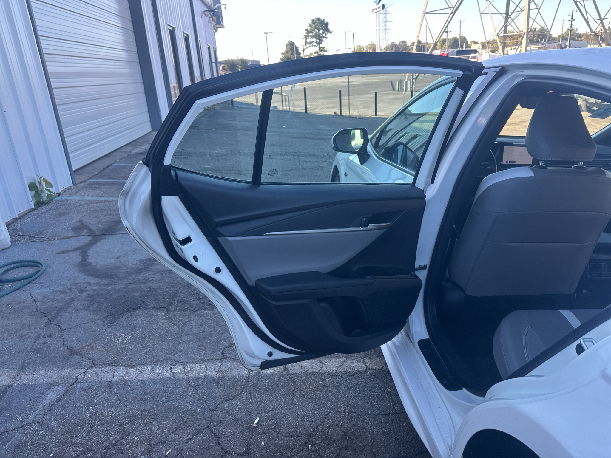 Vehicle photo 17
