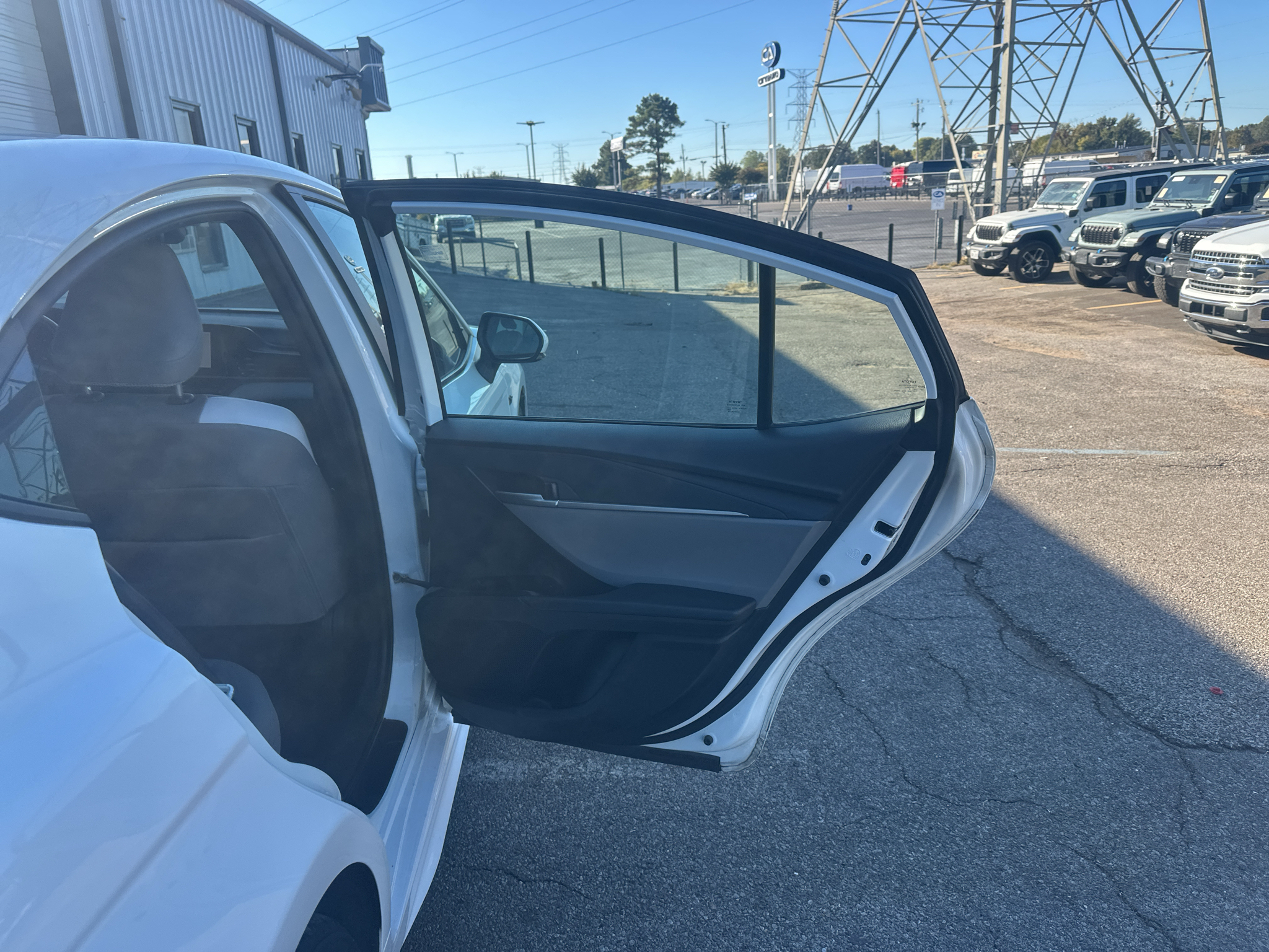 Vehicle photo 18