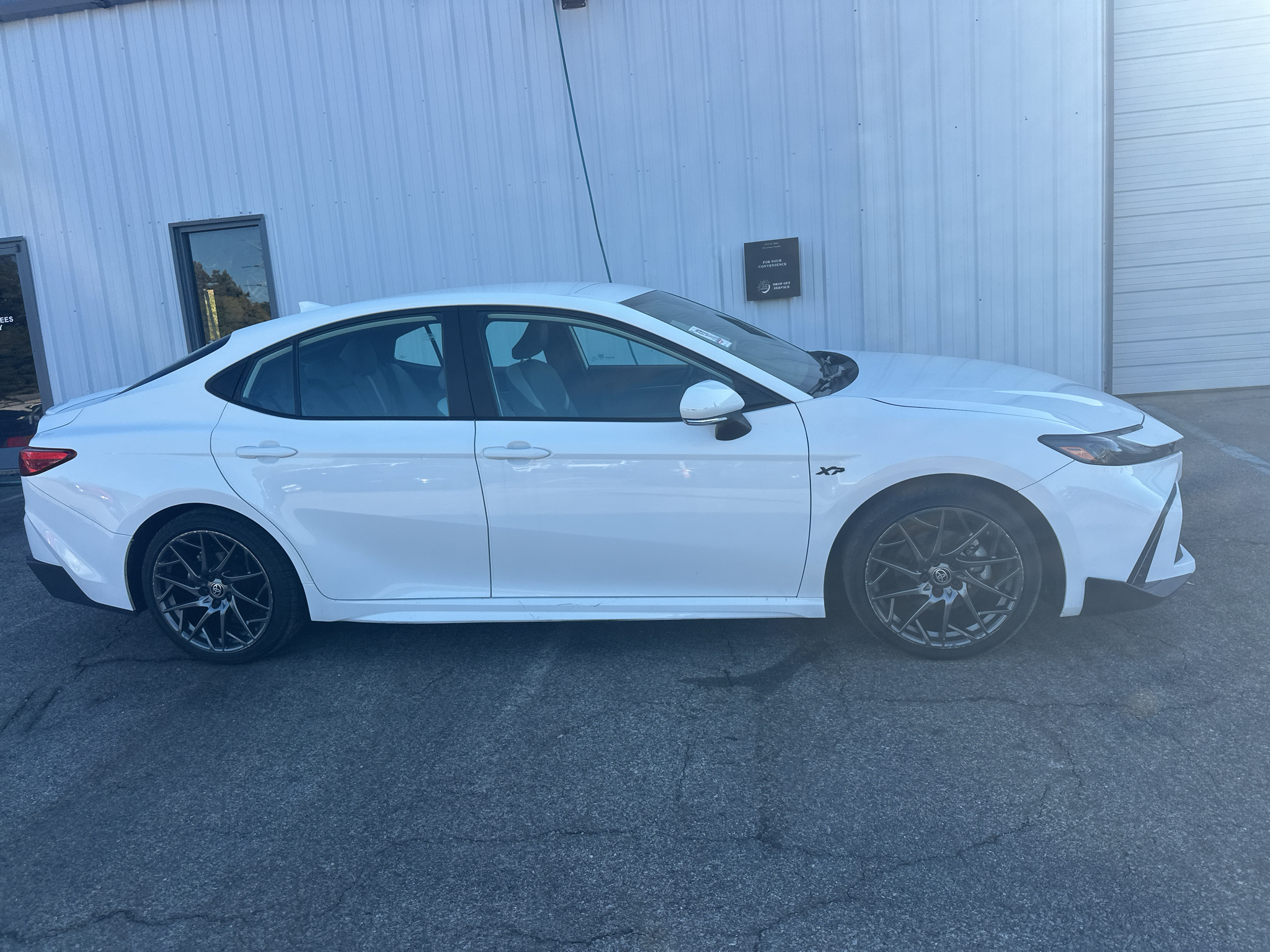 Vehicle photo 4