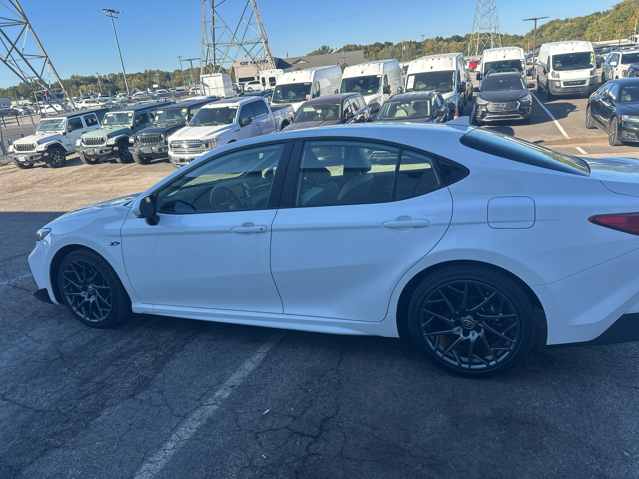 Vehicle photo 9