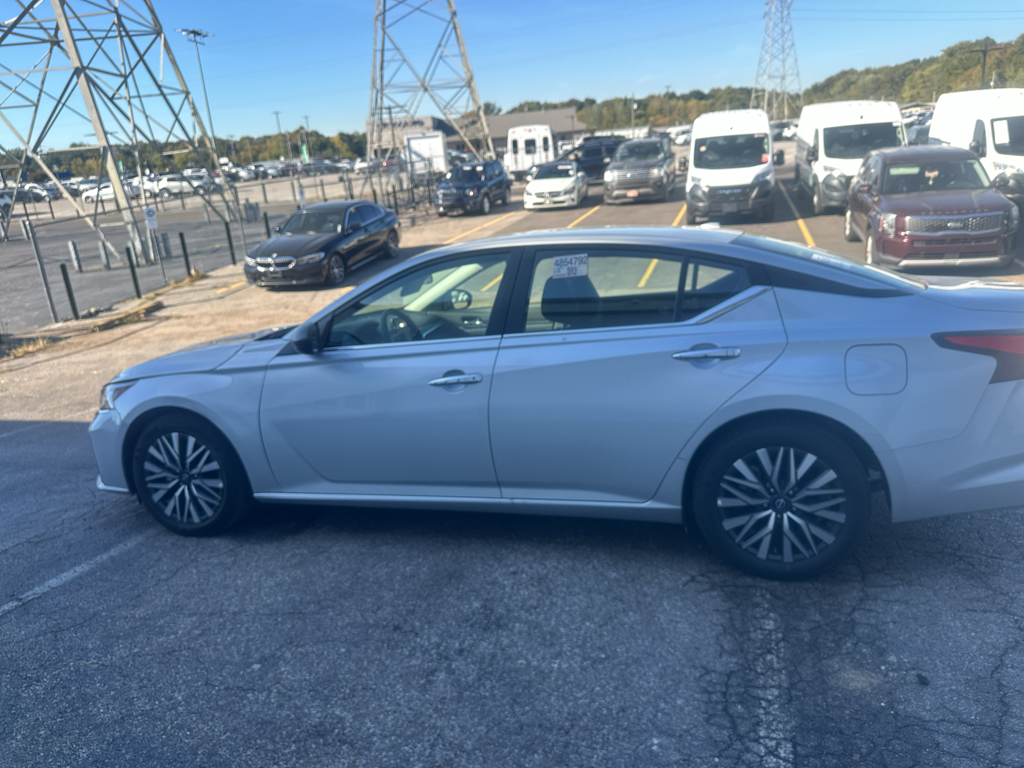 Vehicle photo 9
