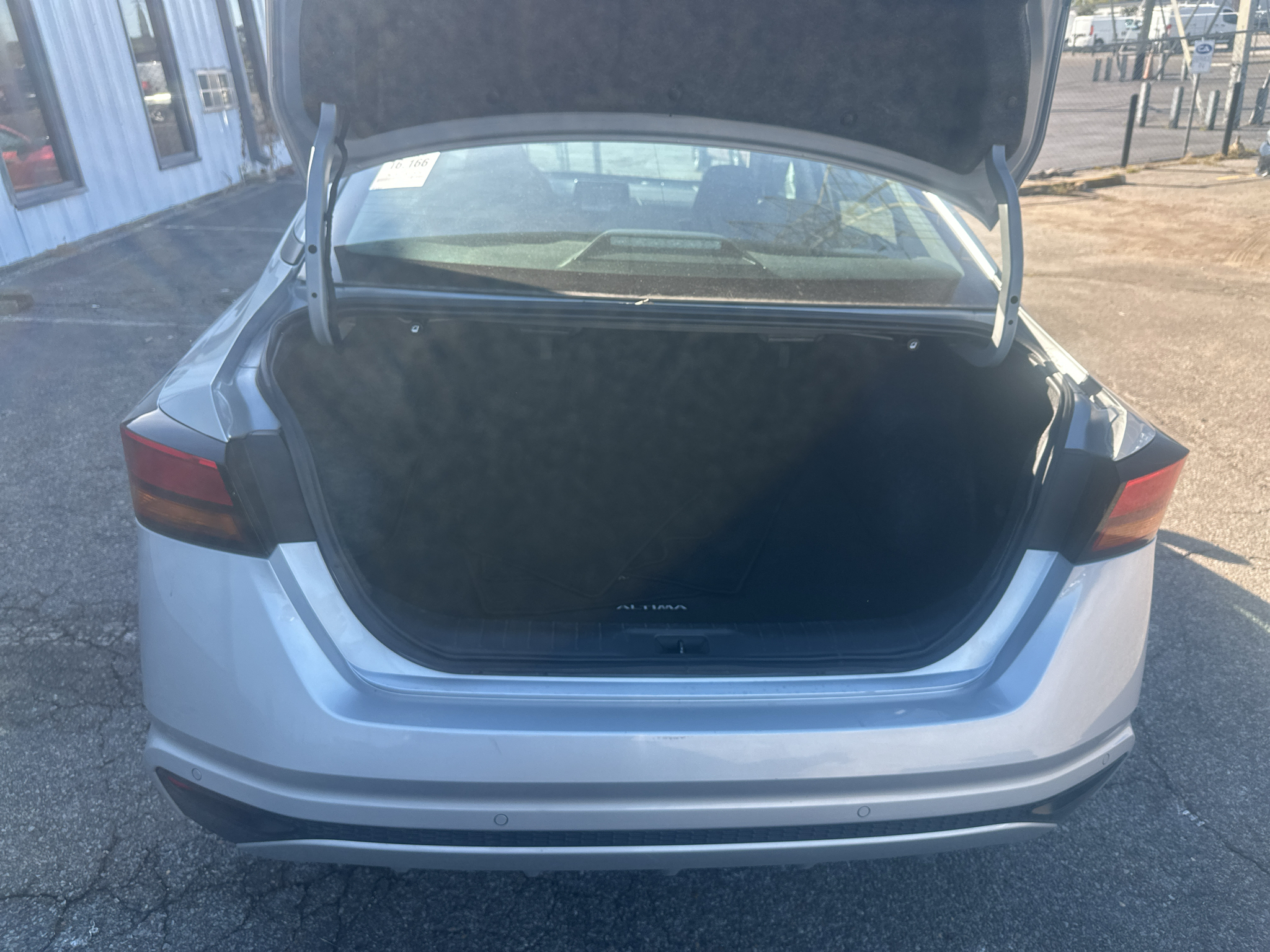 Vehicle photo 21