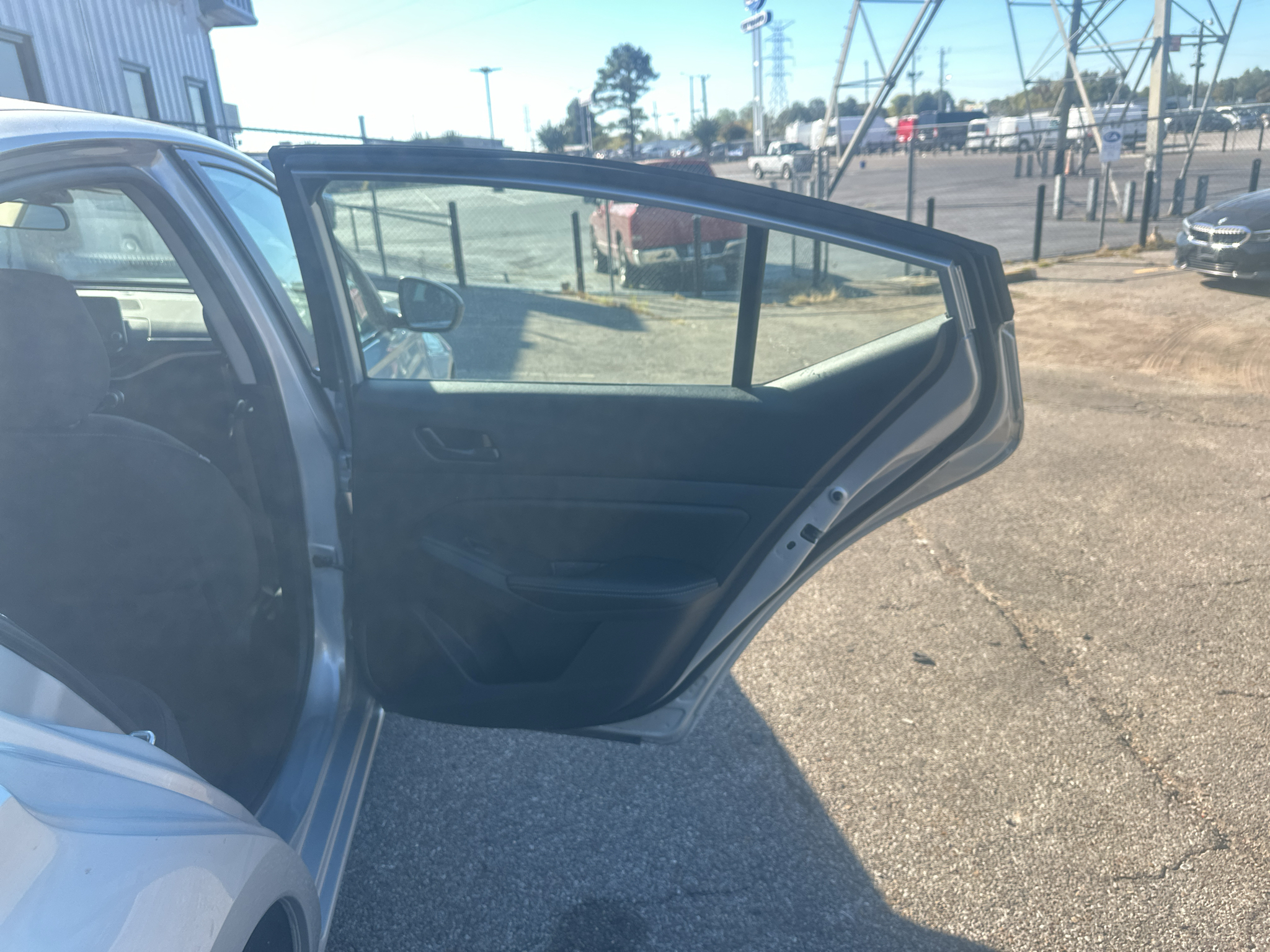 Vehicle photo 18