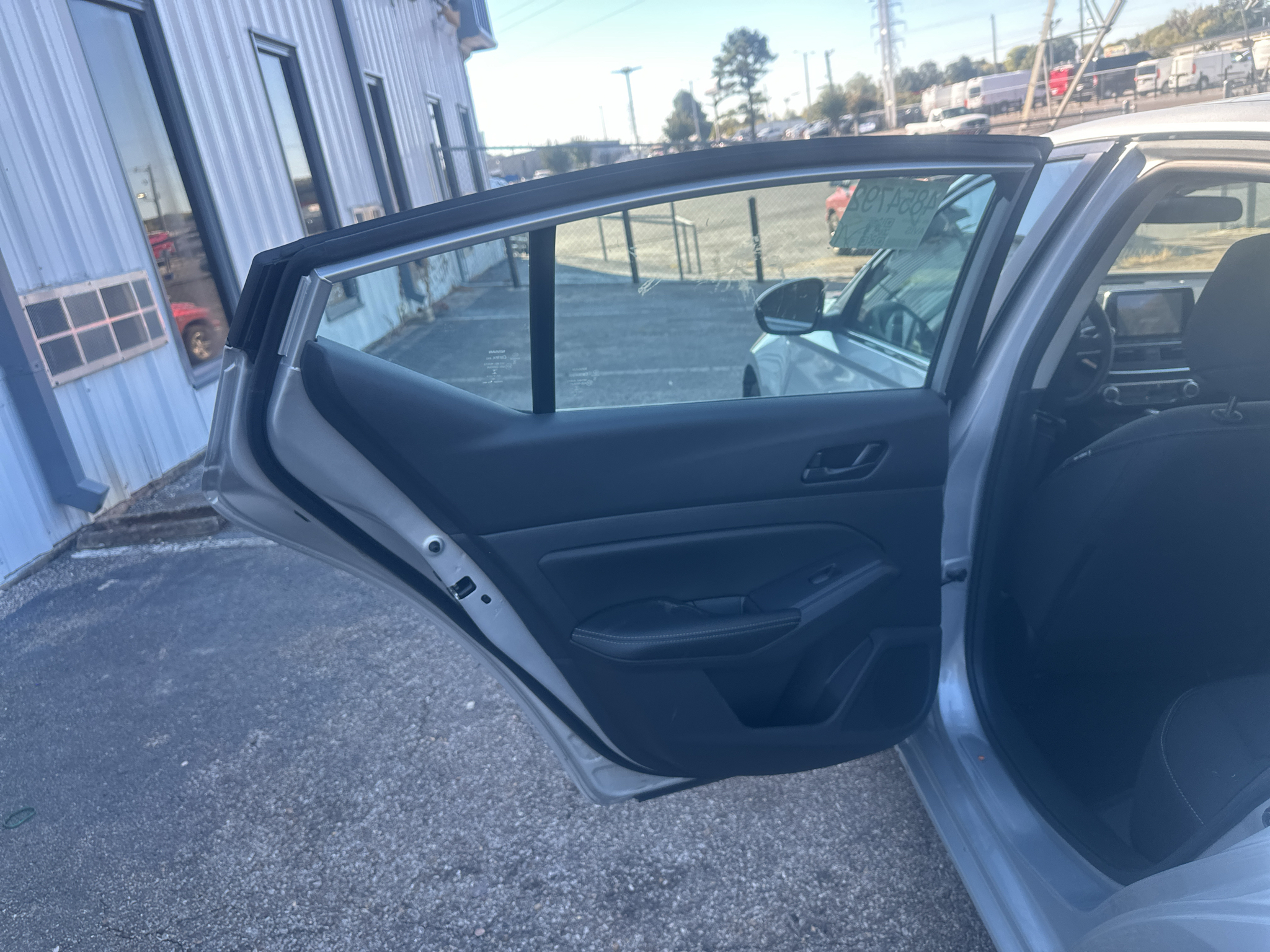 Vehicle photo 17