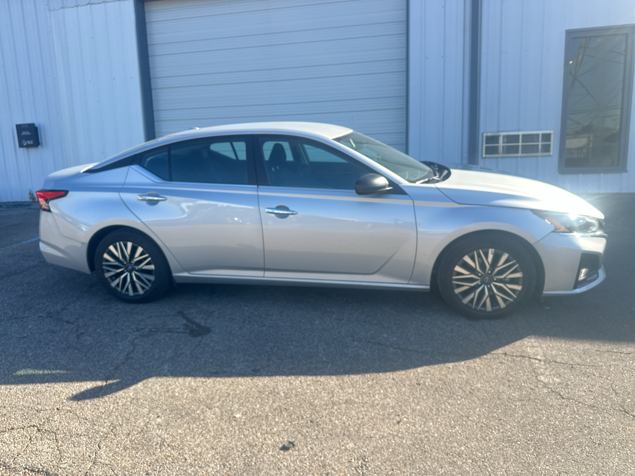 Vehicle photo 4