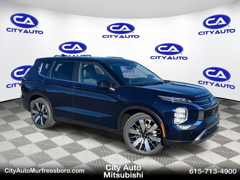 2026 Mitsubishi Outlander SE's photo