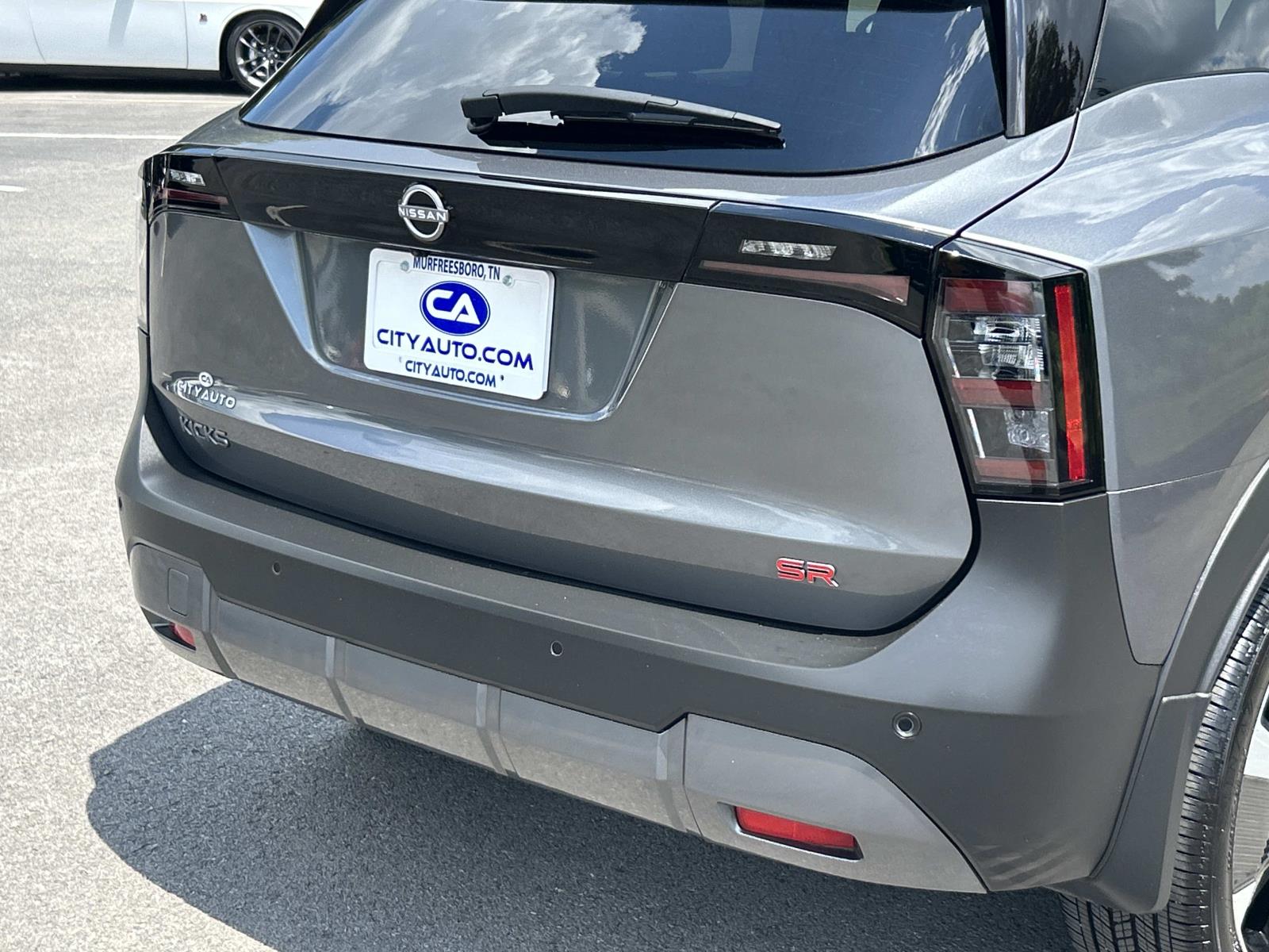 Vehicle photo 13