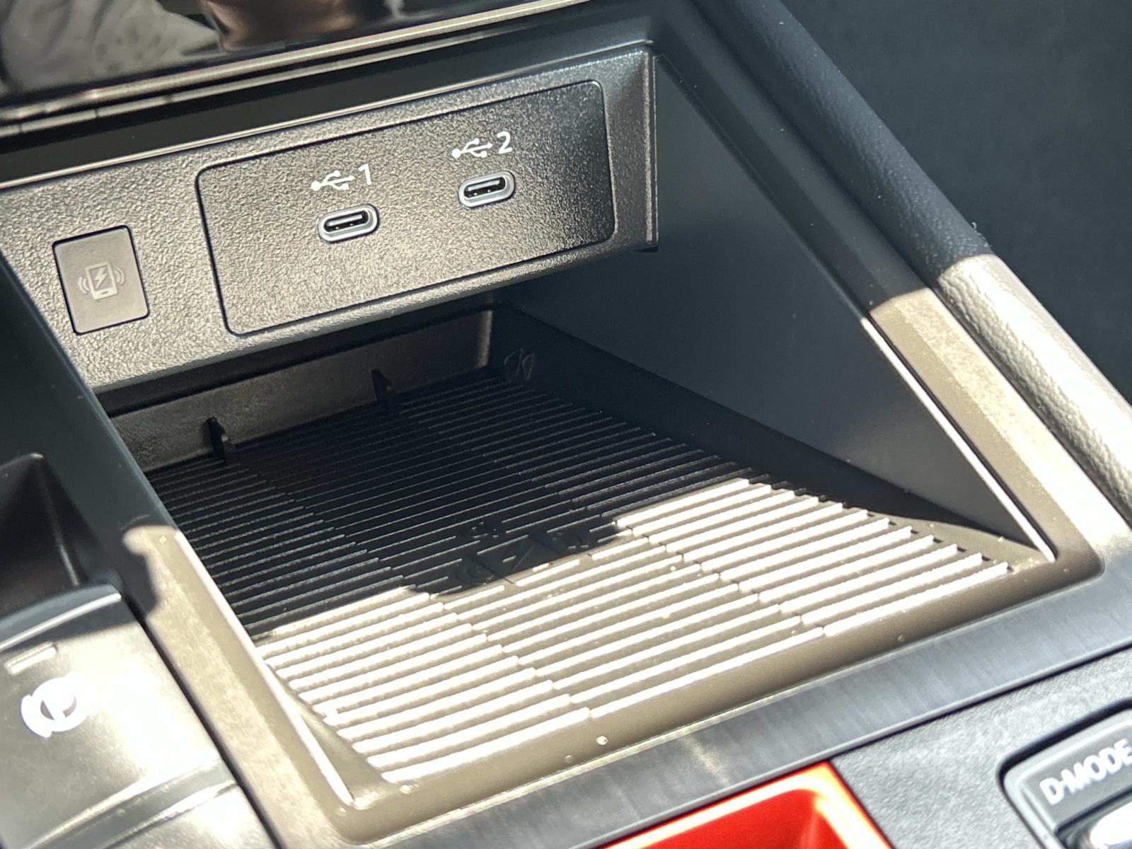 Vehicle photo 33