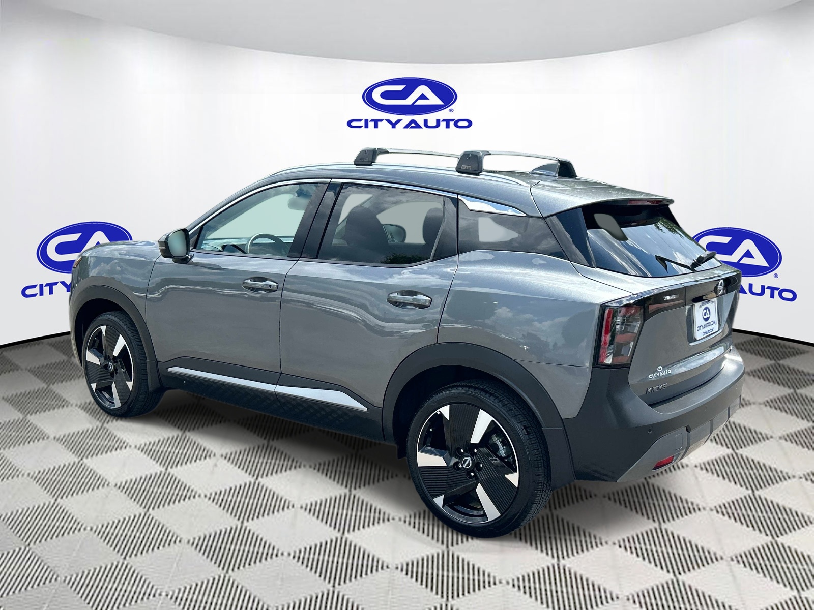 Vehicle photo 5