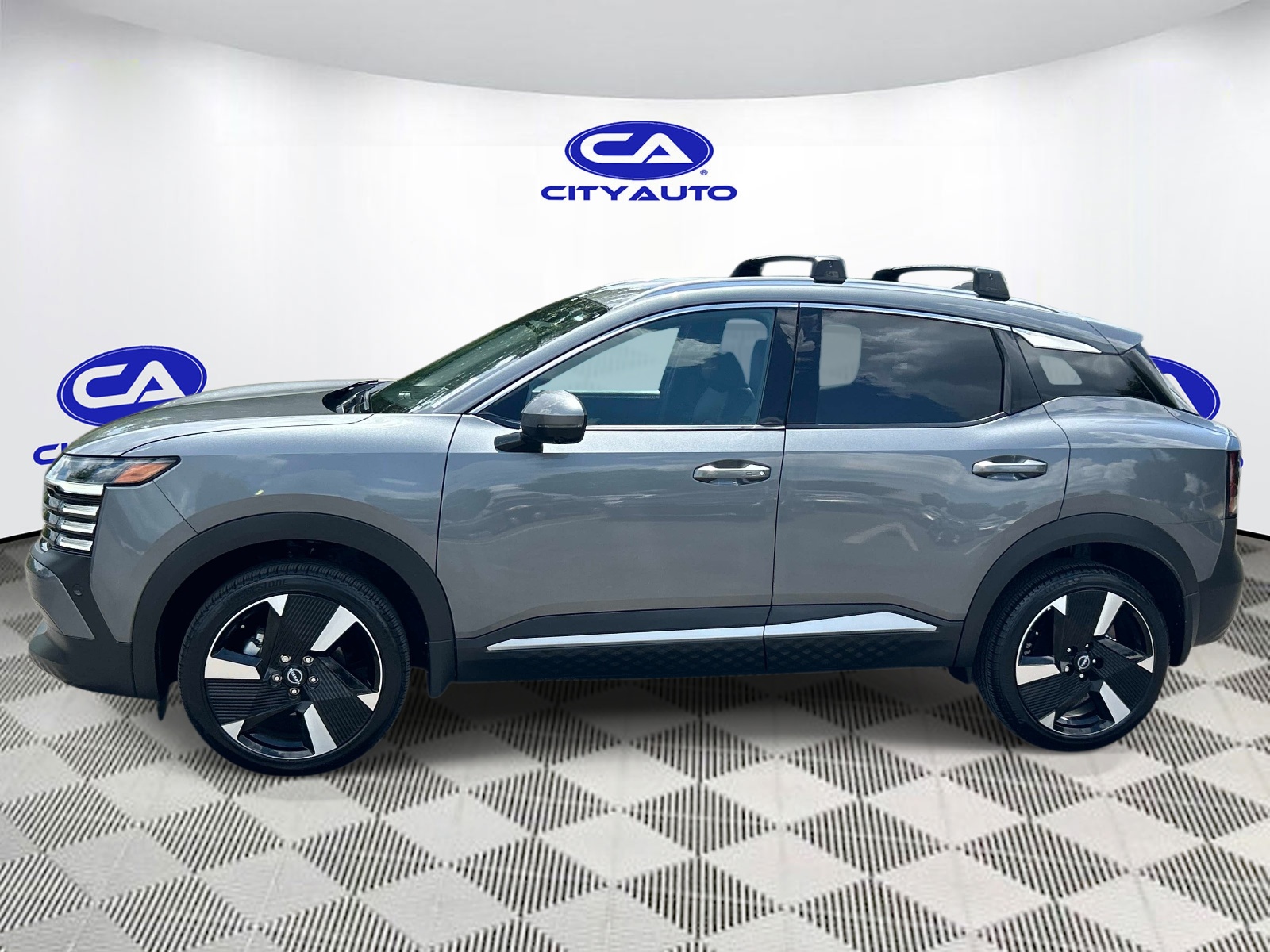 Vehicle photo 7