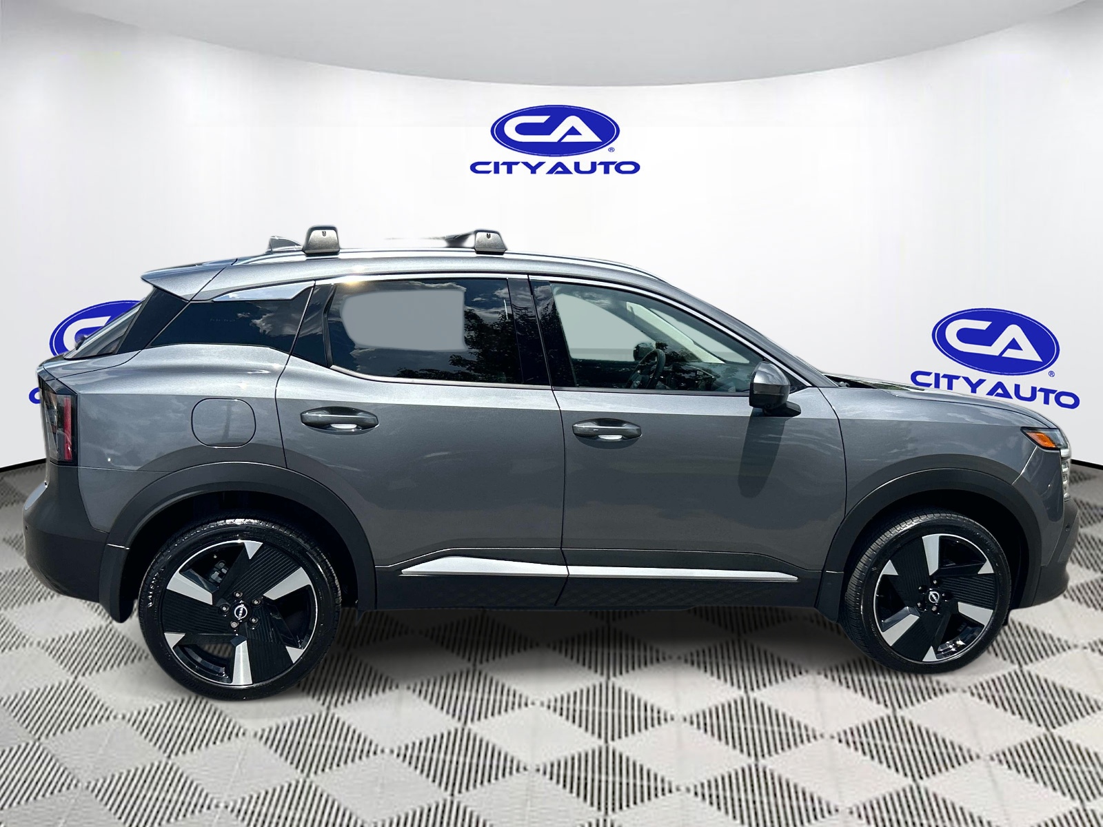 Vehicle photo 2