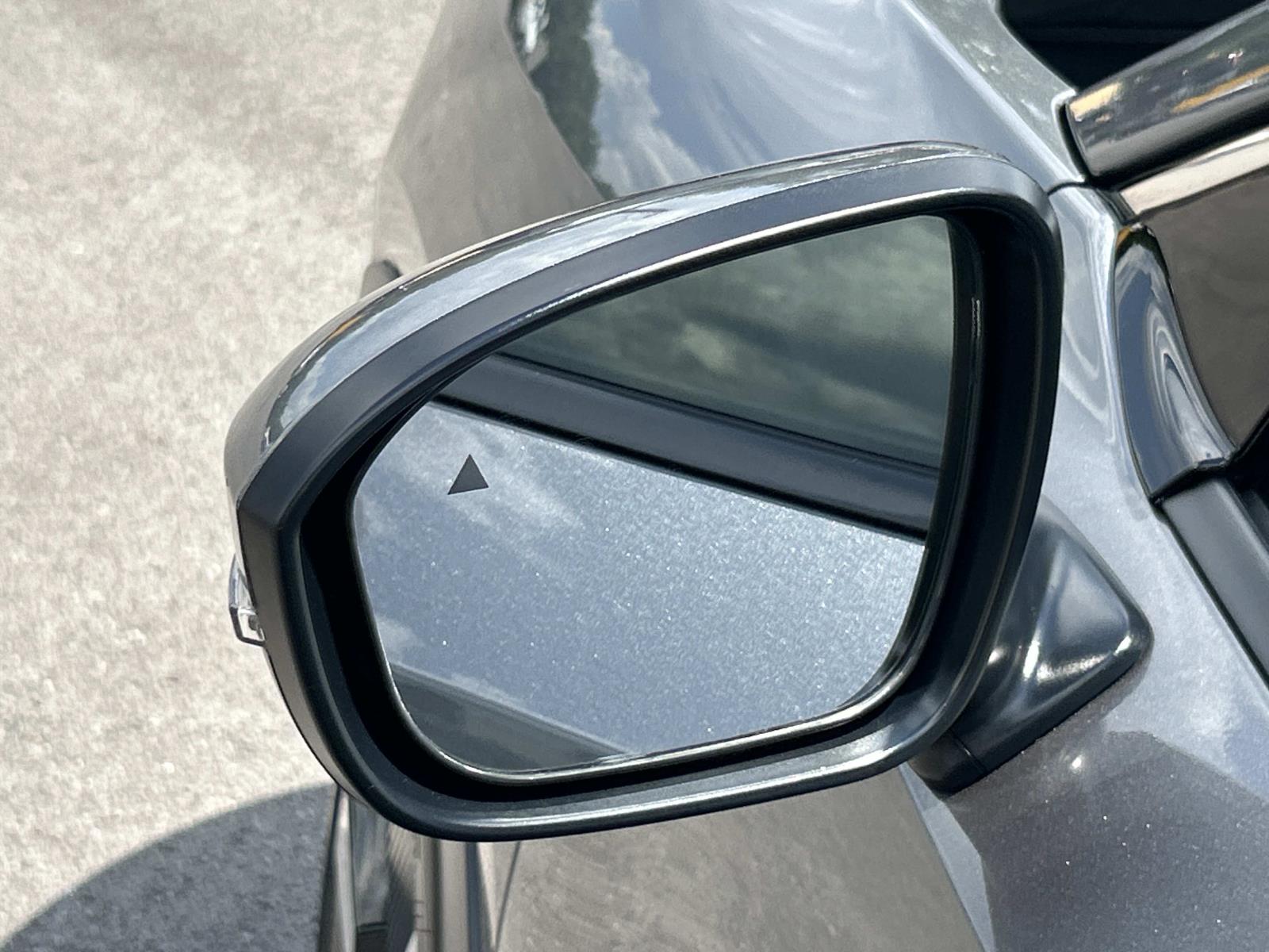 Vehicle photo 19