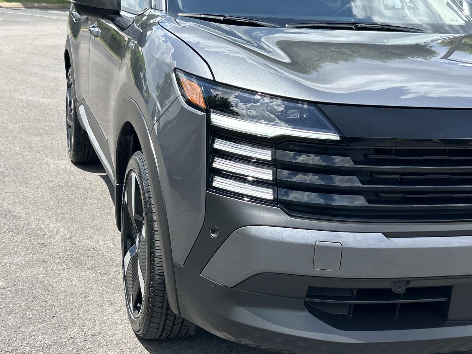 Vehicle photo 11