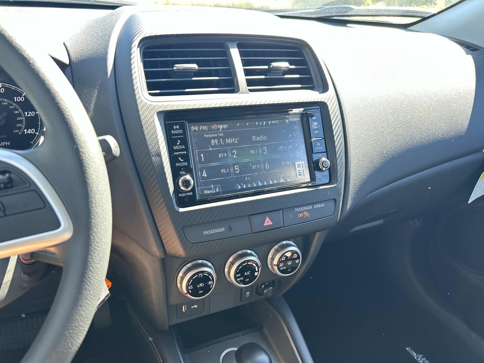 Vehicle photo 19