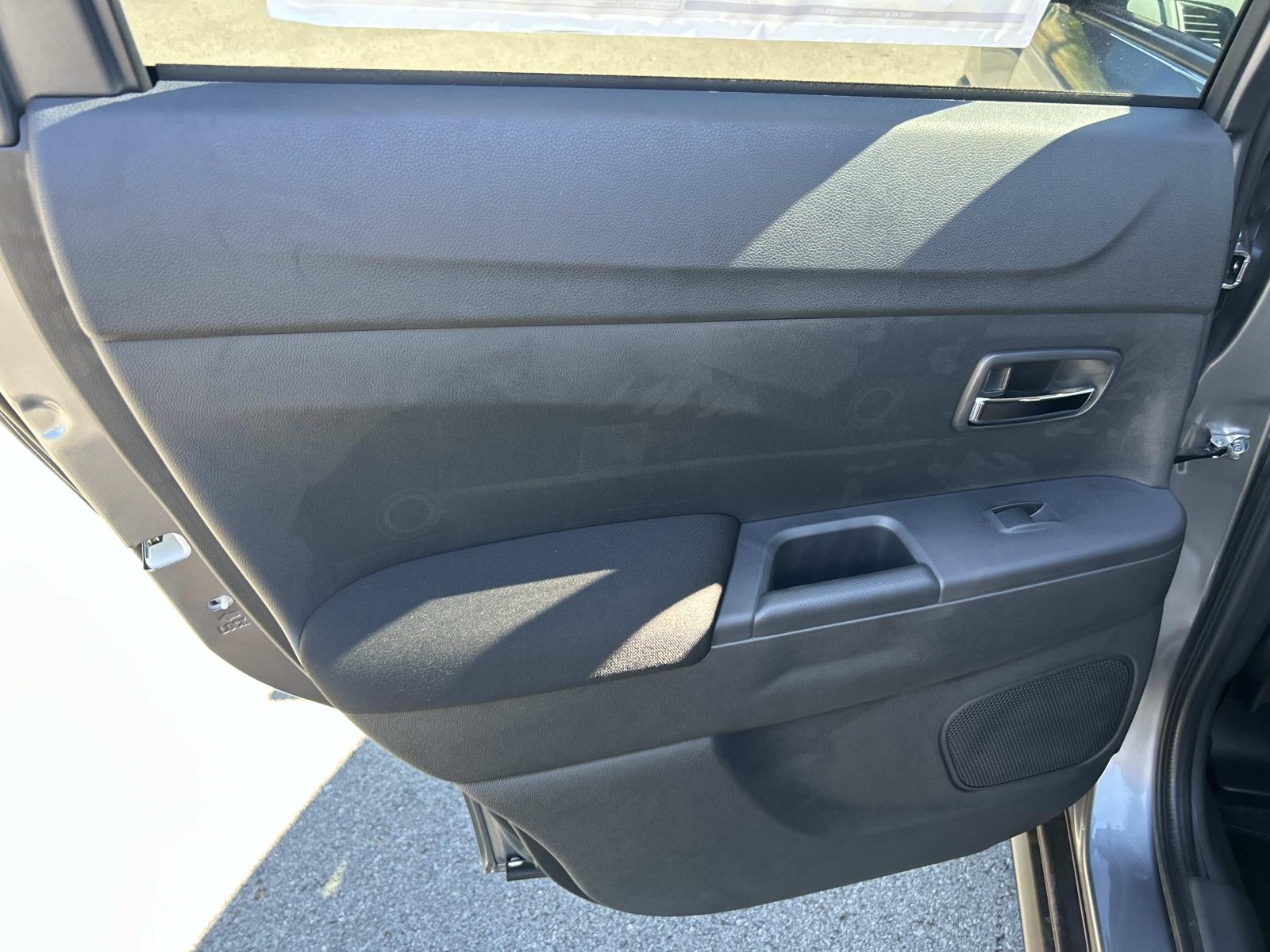 Vehicle photo 16