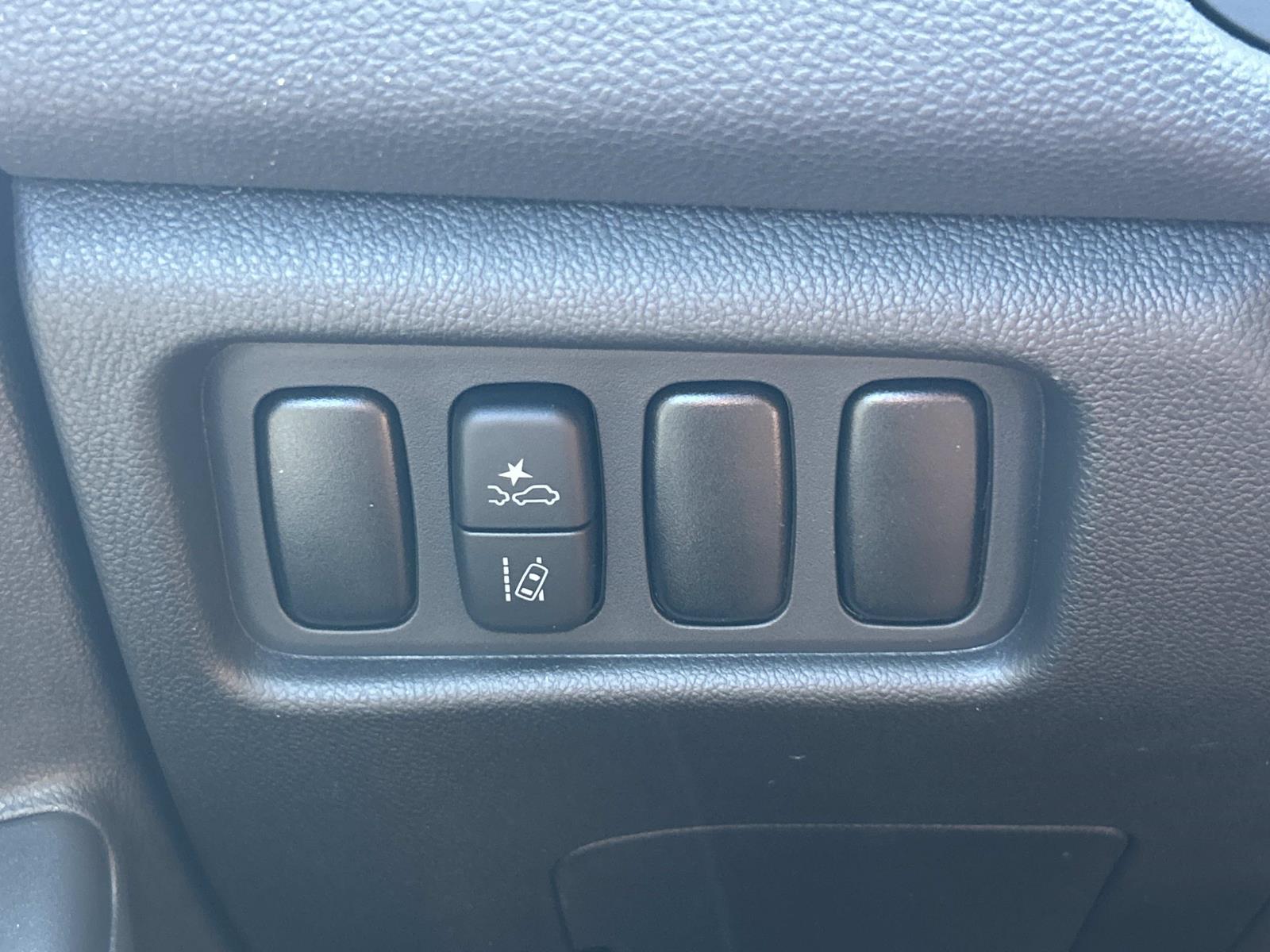 Vehicle photo 23