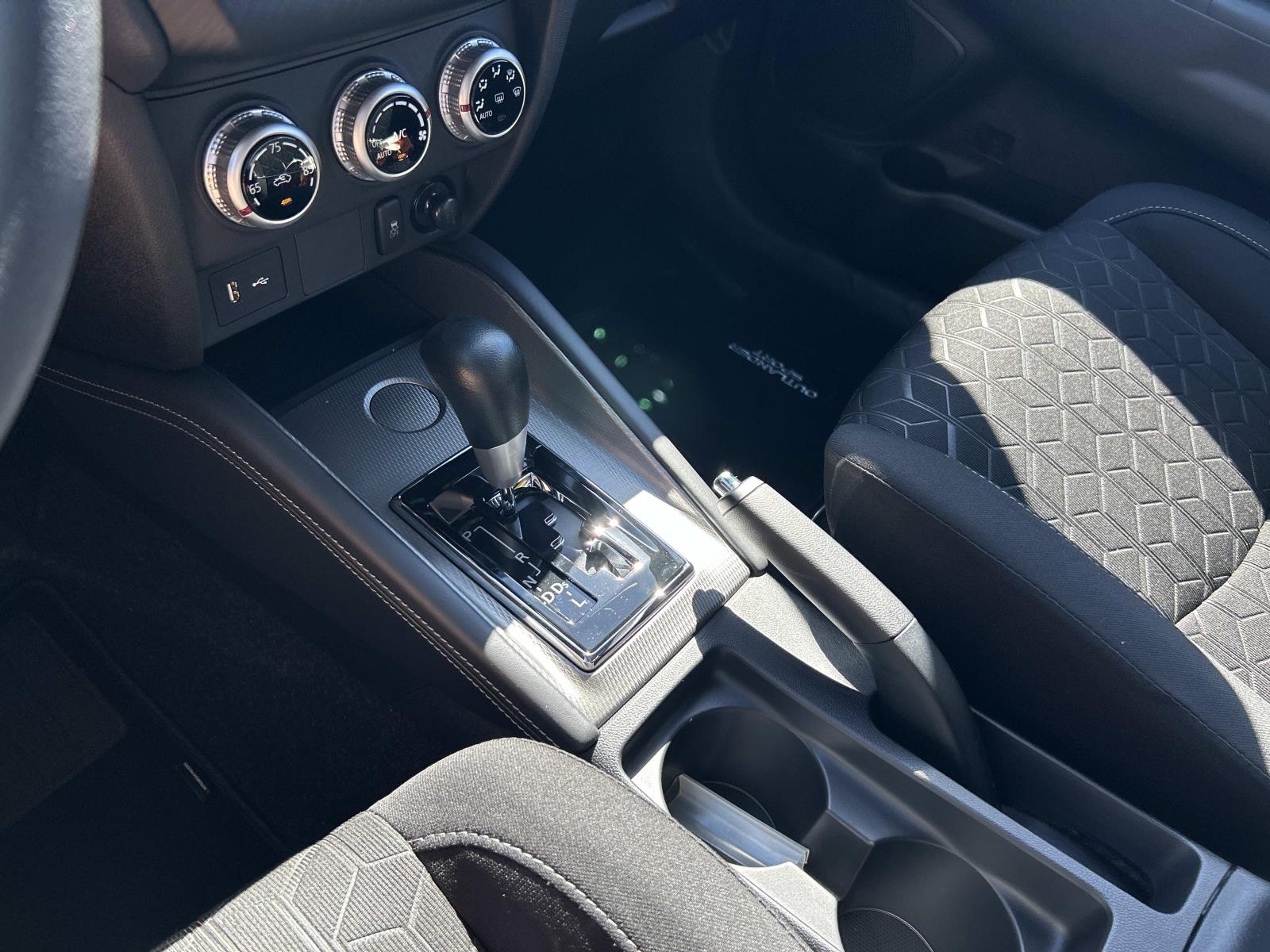 Vehicle photo 21