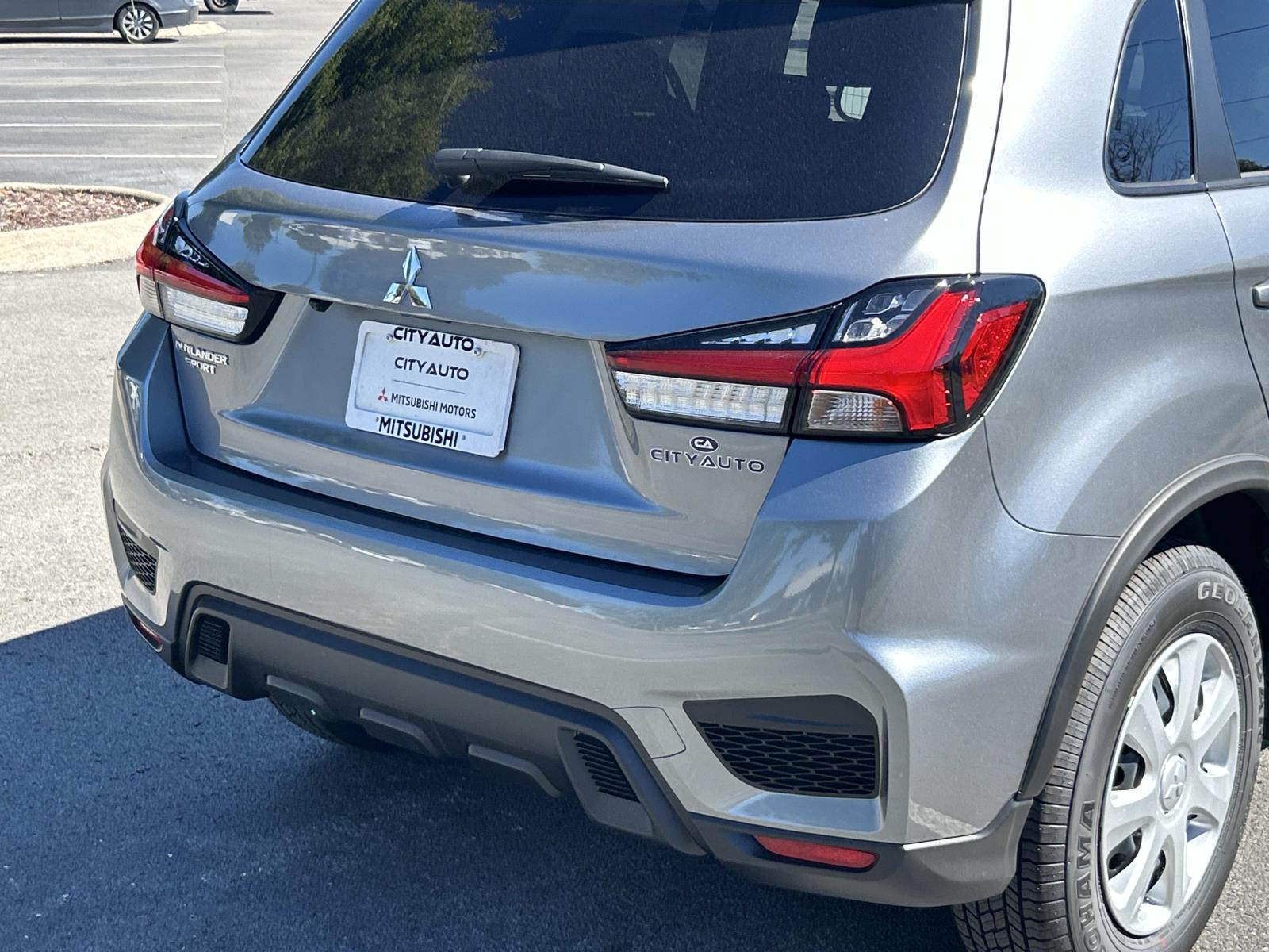 Vehicle photo 10