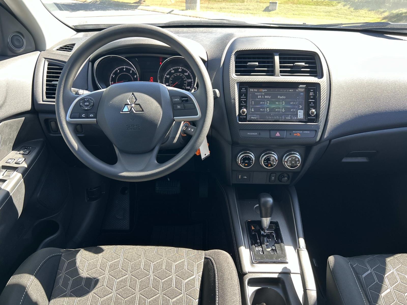 Vehicle photo 13