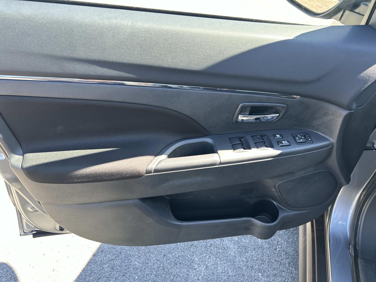 Vehicle photo 18