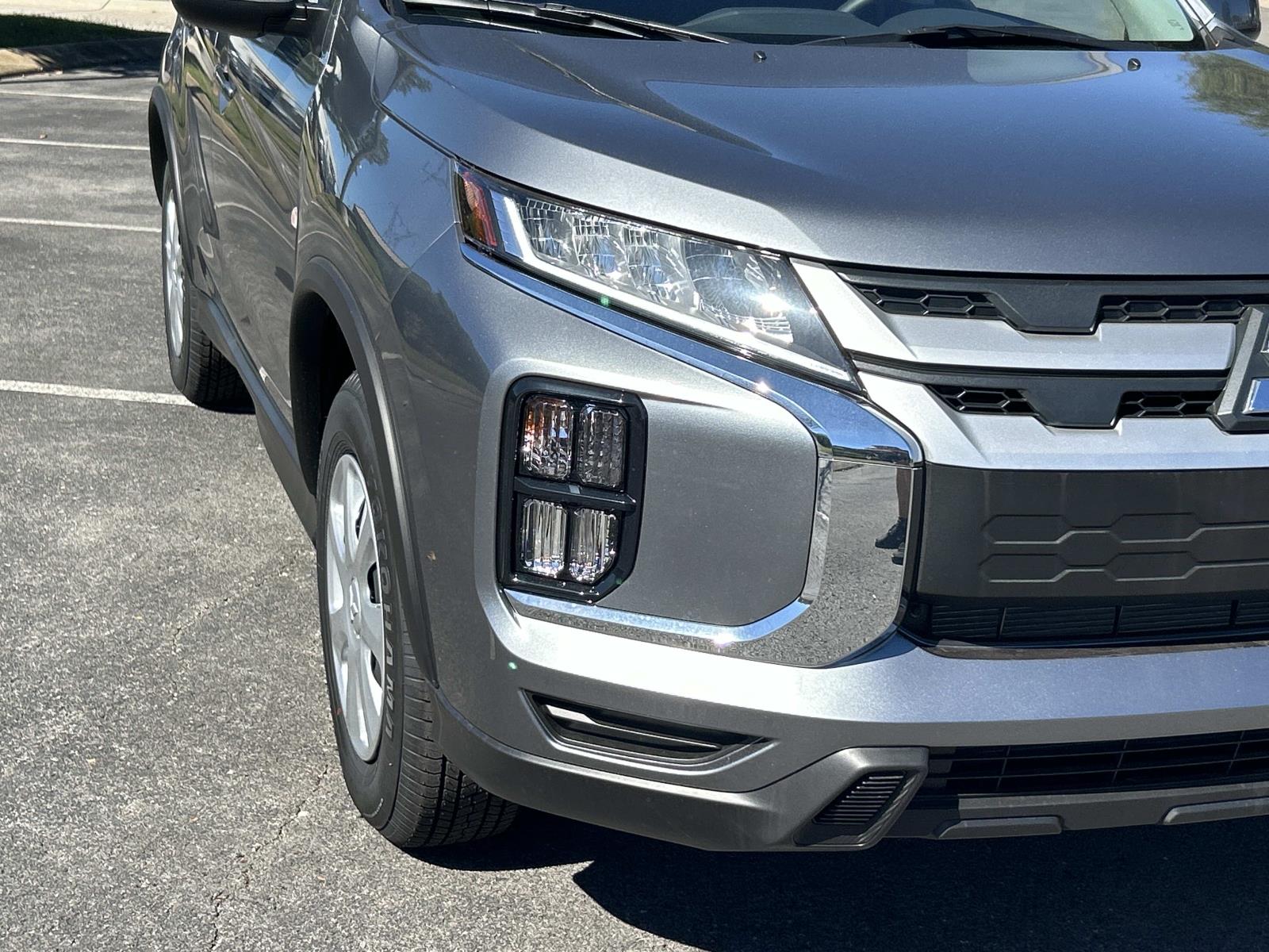 Vehicle photo 9