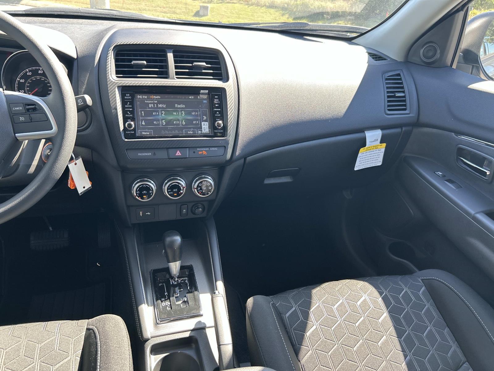 Vehicle photo 14