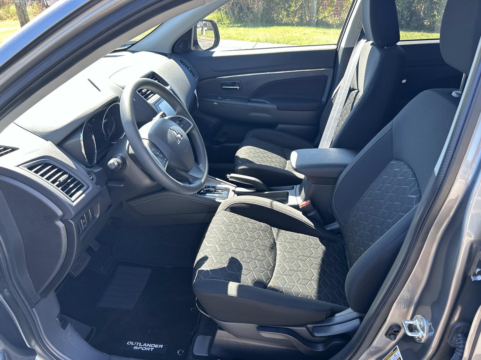 Vehicle photo 17