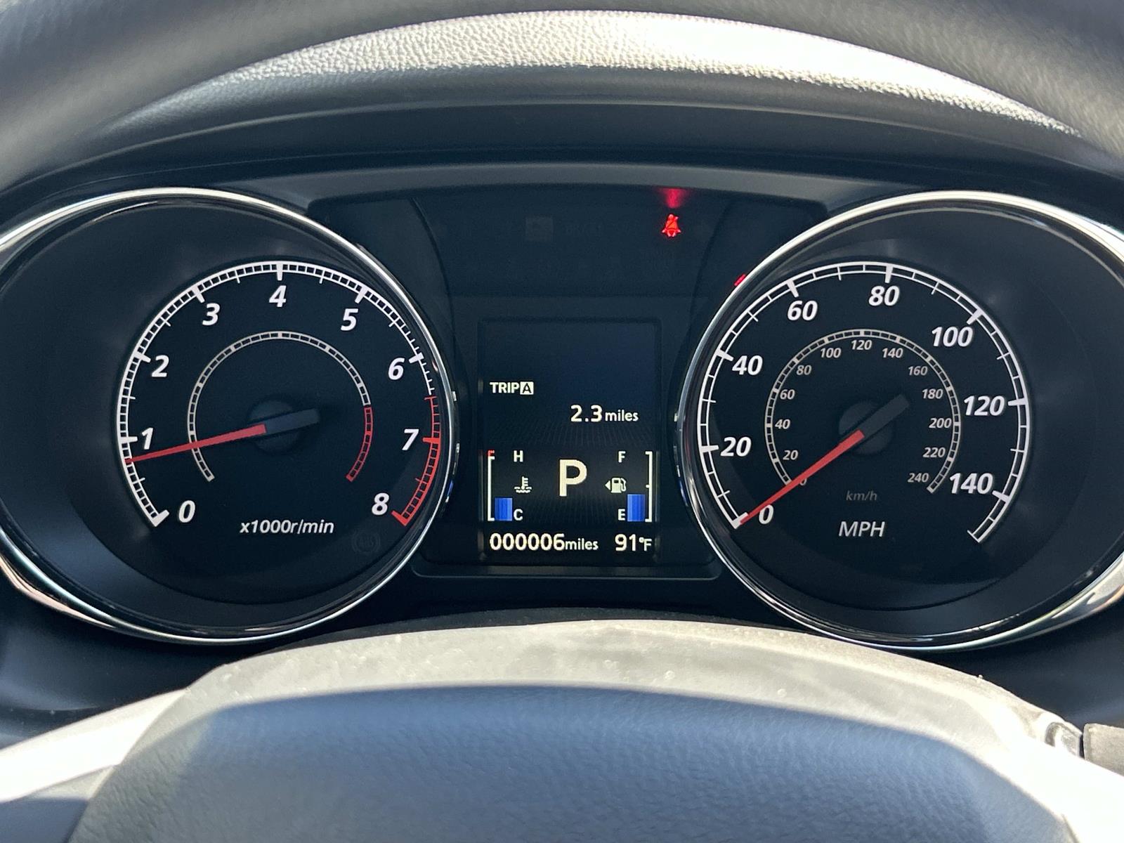 Vehicle photo 25