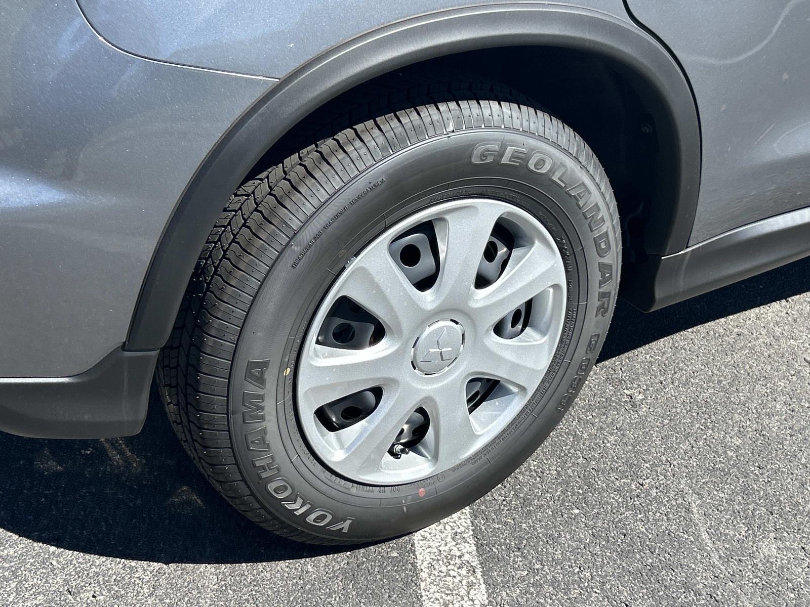 Vehicle photo 11
