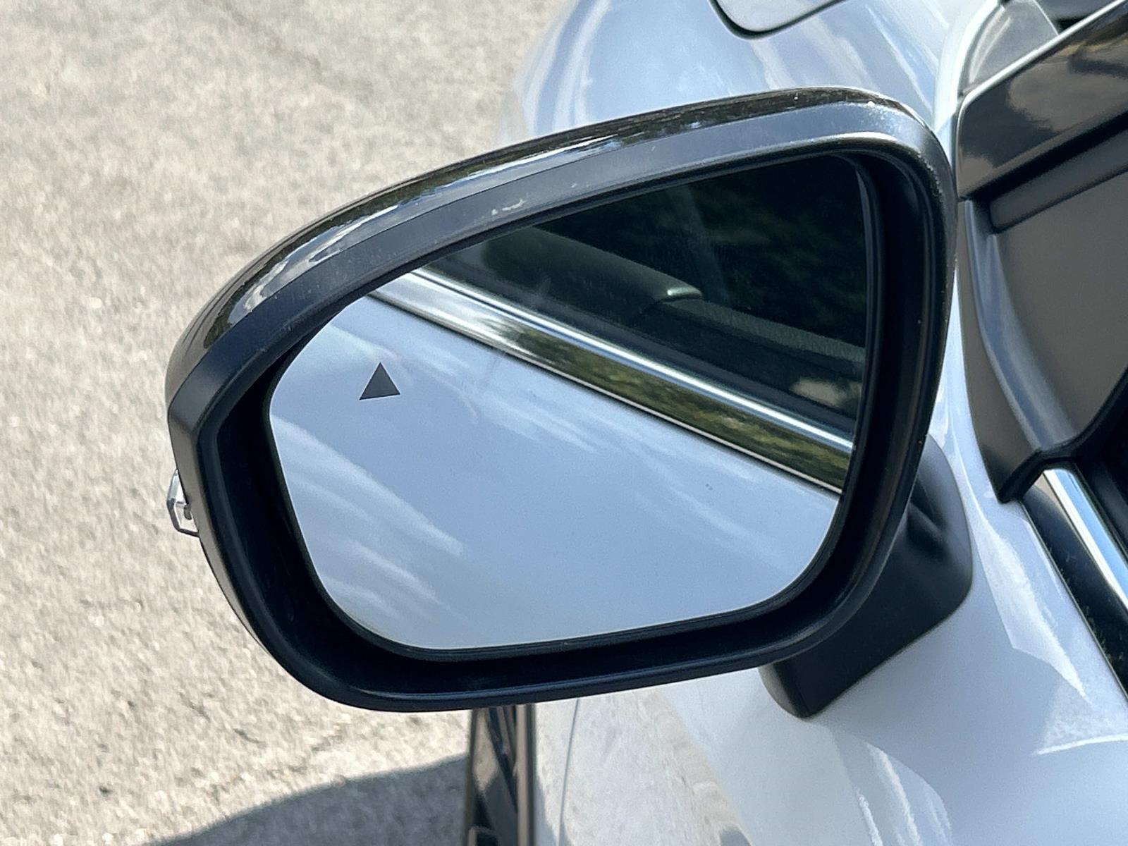 Vehicle photo 14