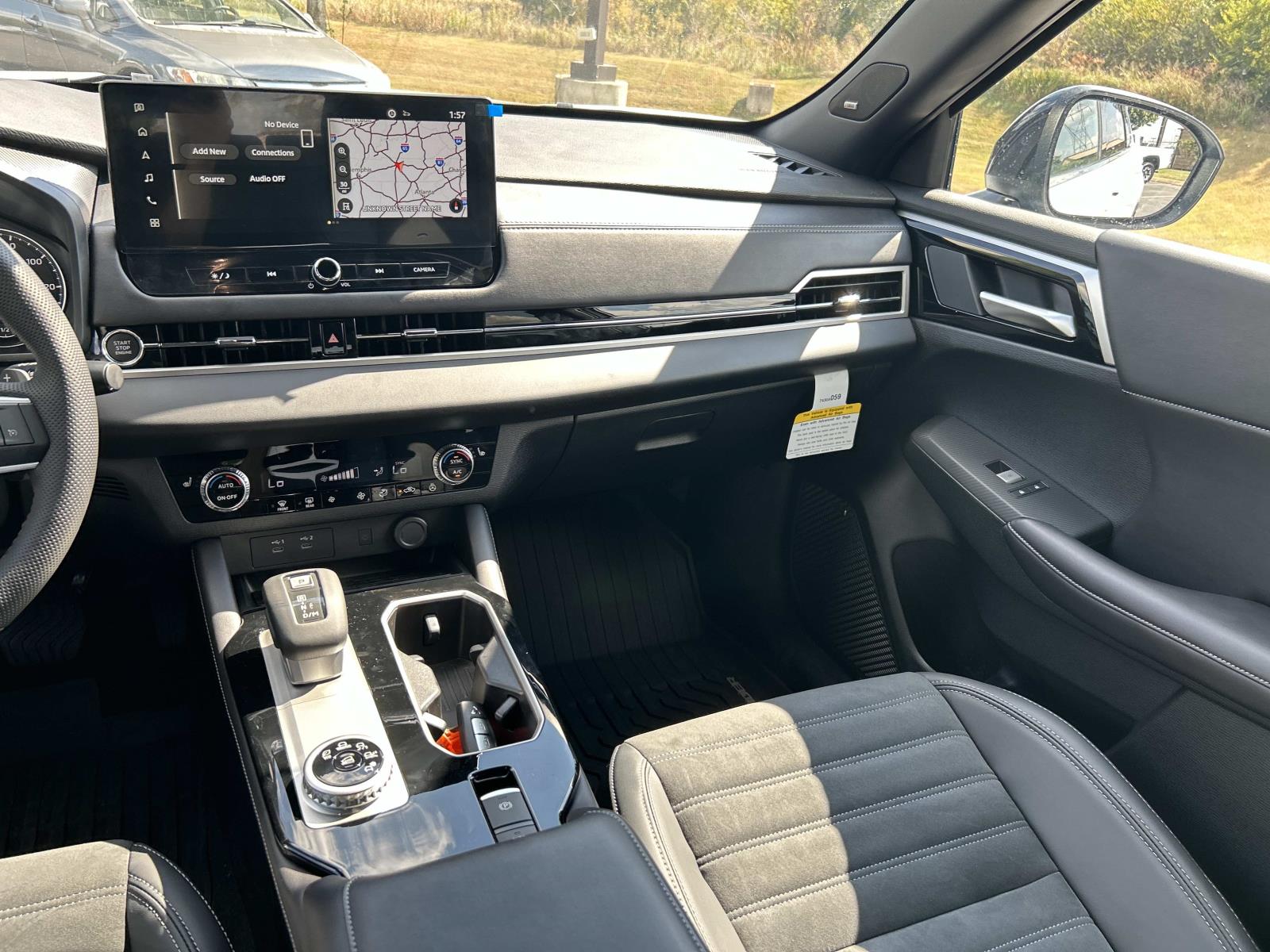 Vehicle photo 16