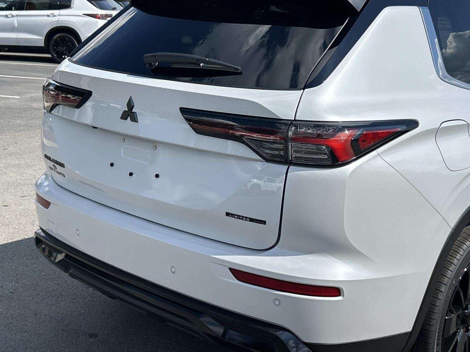 Vehicle photo 10